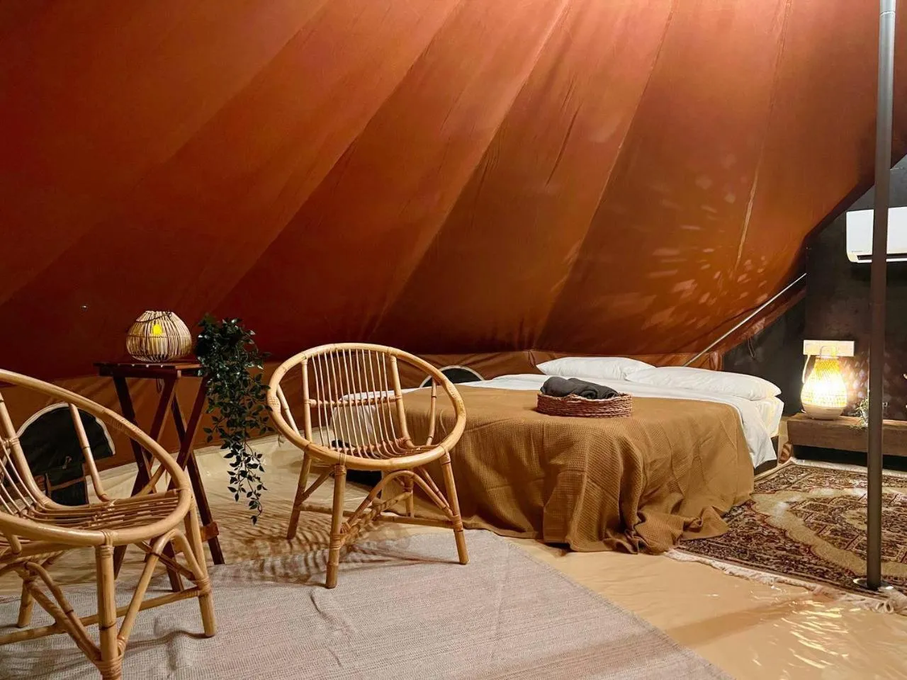 Bedroom, Bed in Tingkat Valley