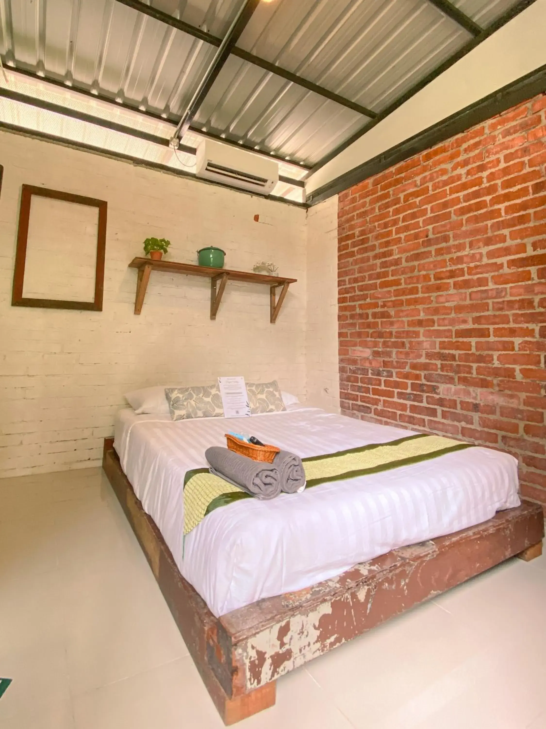 Bed in Tingkat Valley Bed in Tingkat Valley