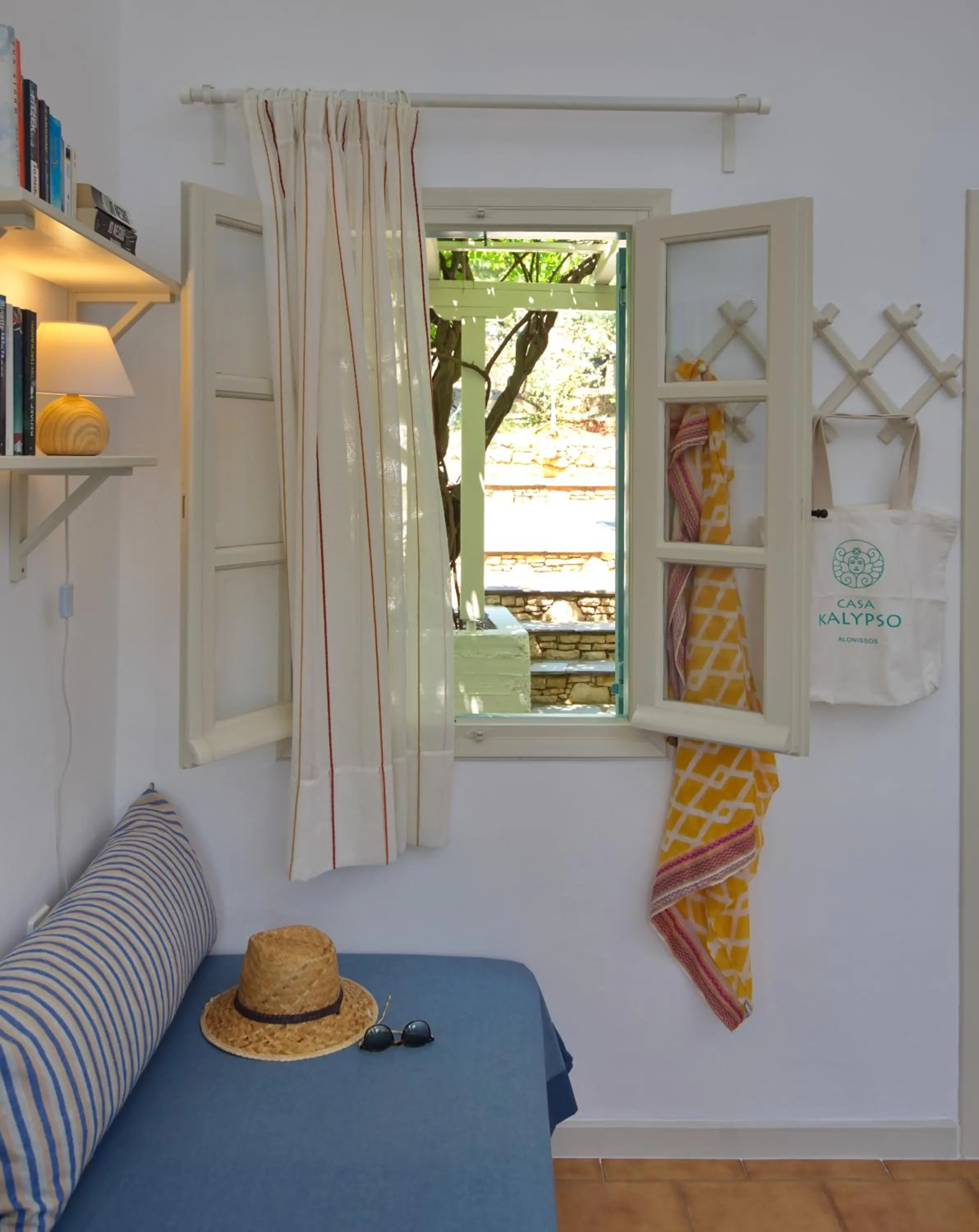 View (from property/room), Bed in Casa Kalypso