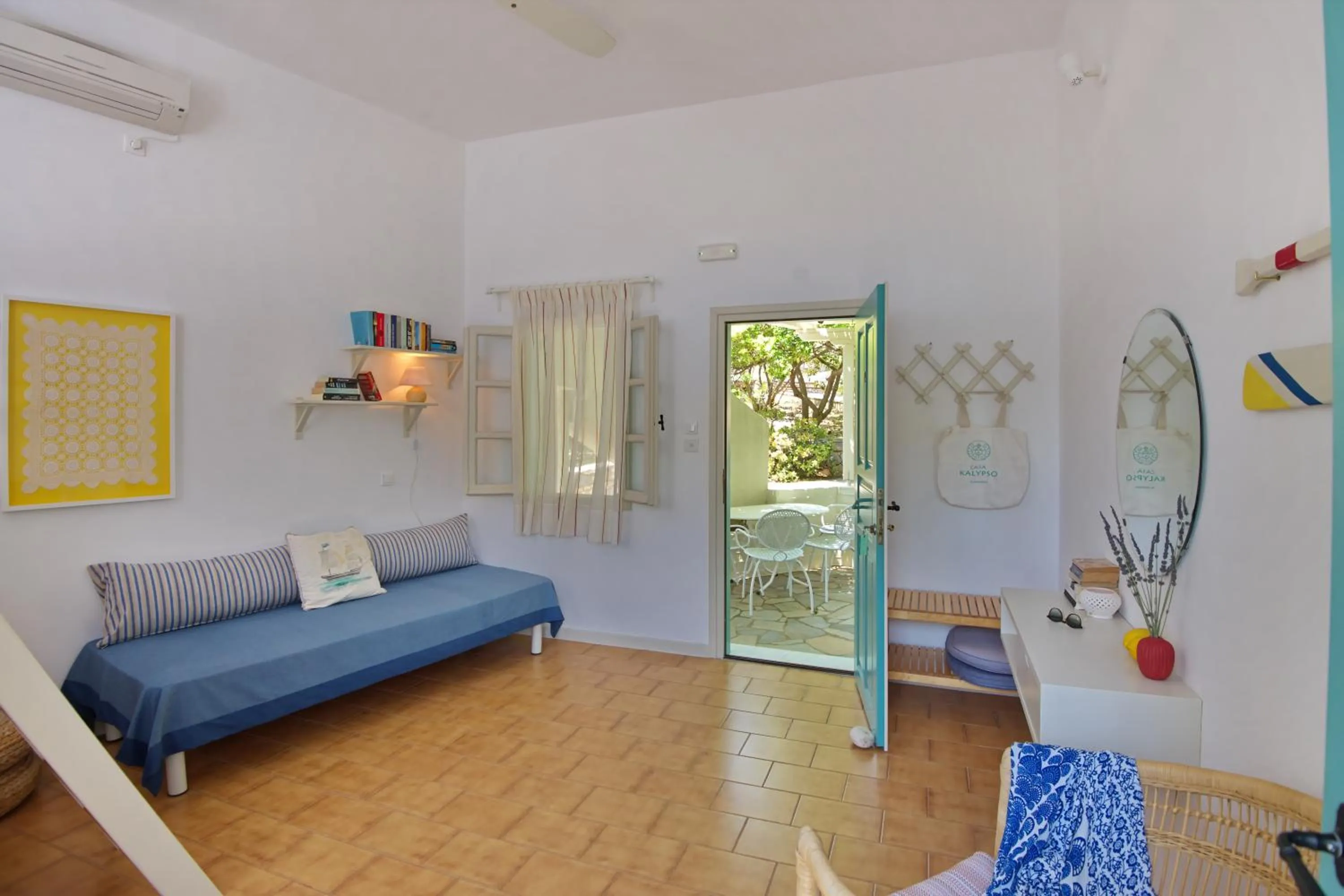 Living room, Bed in Casa Kalypso