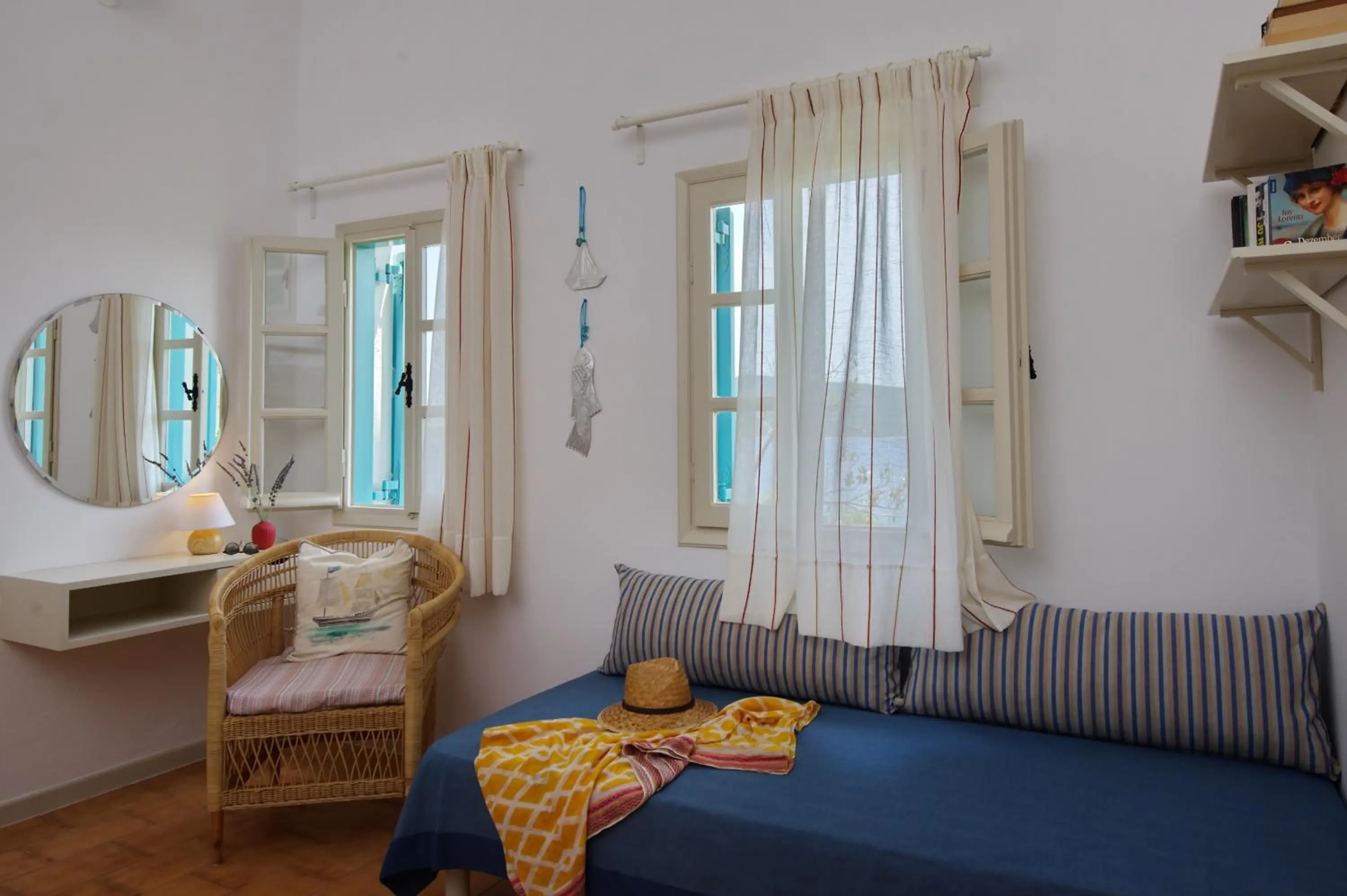 Seating area, Bed in Casa Kalypso