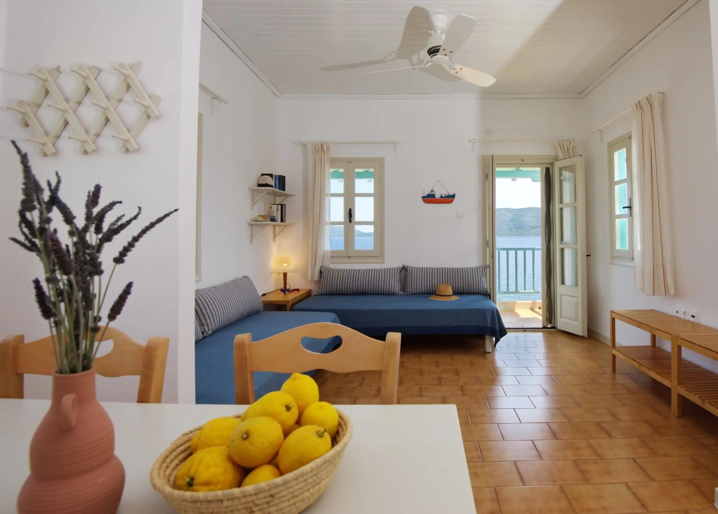 Seating area, Bed in Casa Kalypso