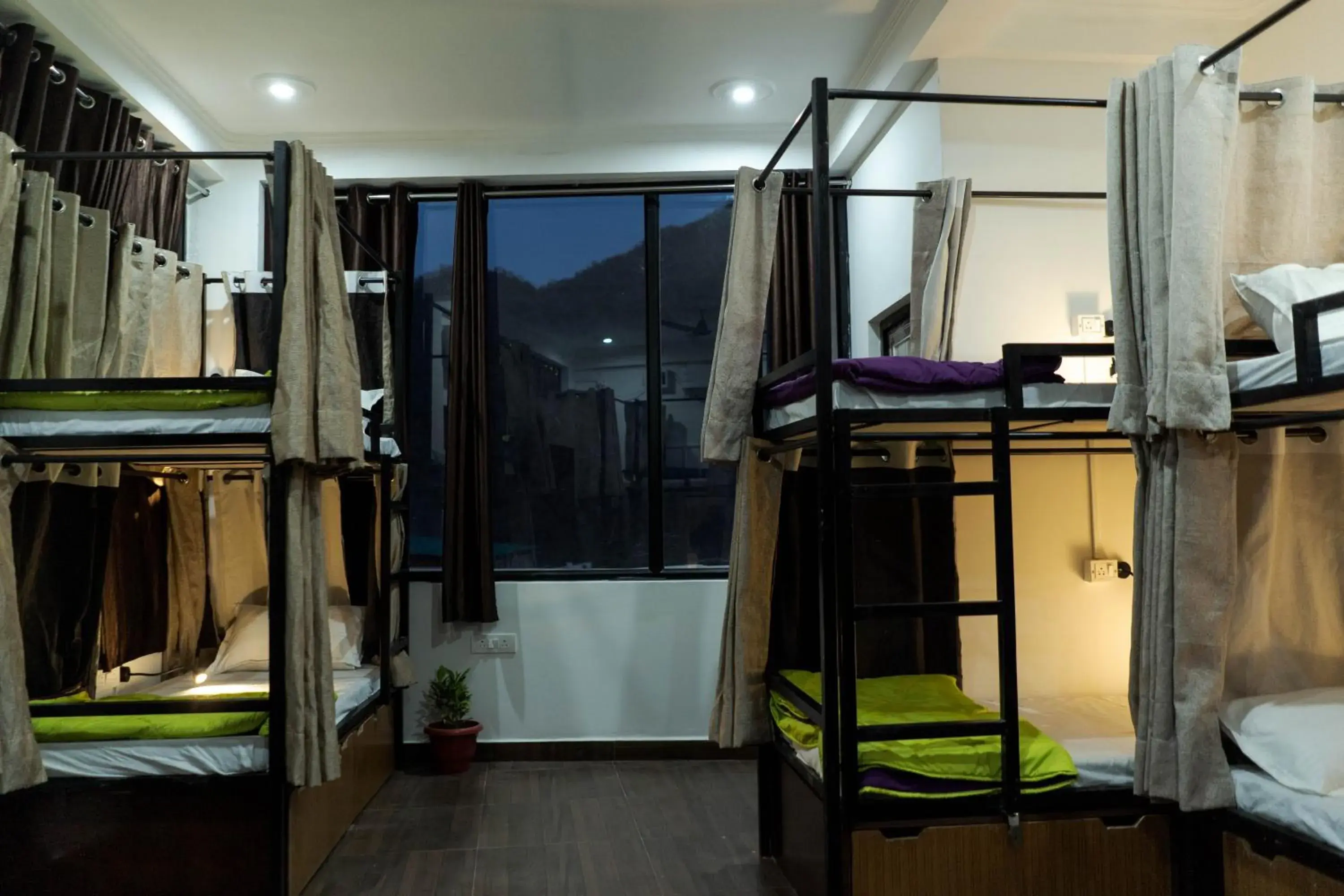 Bed in 10-Bed Mixed Dormitory Room in Spontrail Hostel Bed in 10-Bed Mixed Dormitory Room in Spontrail Hostel