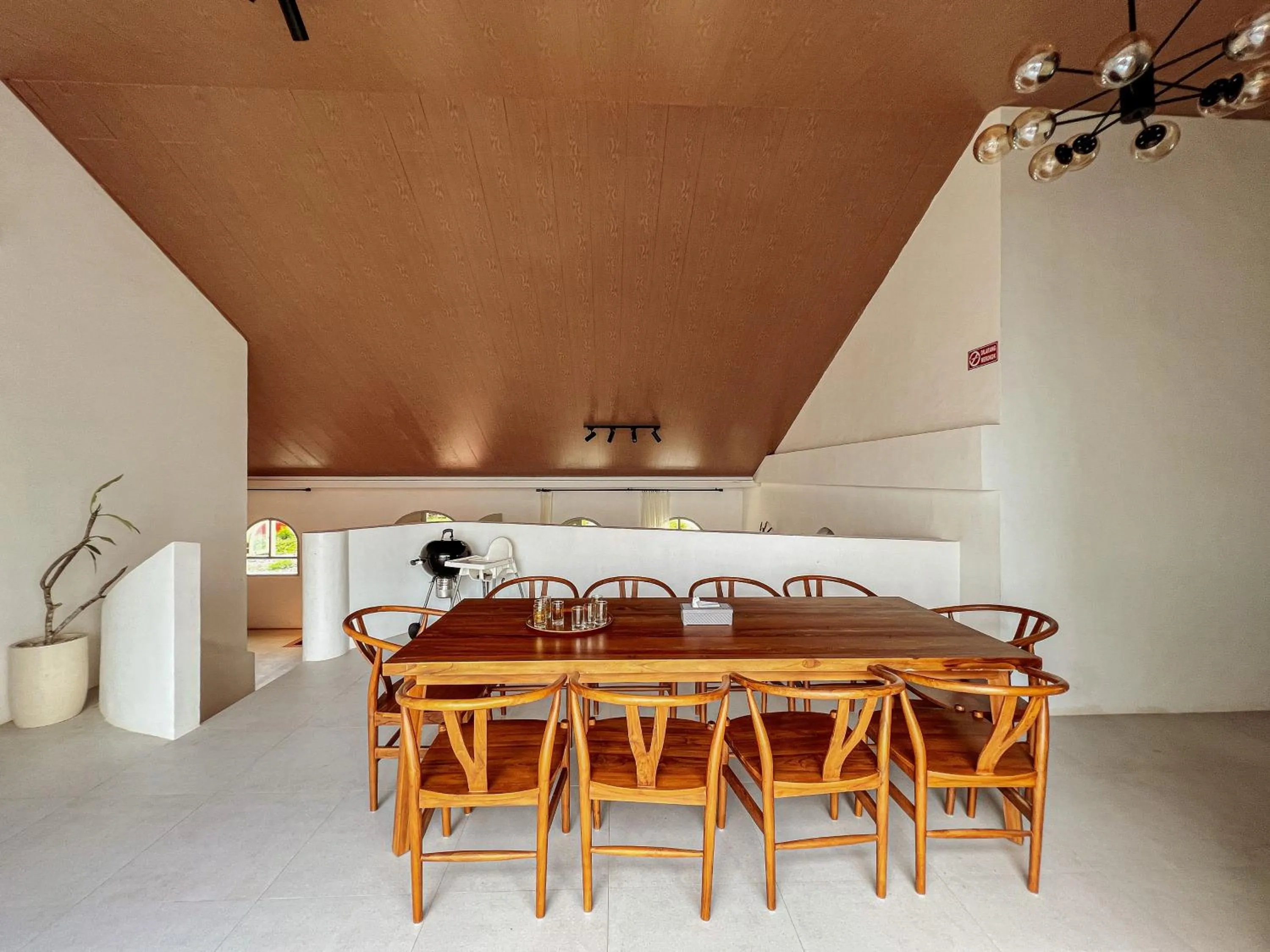 Dining area in Renjana Beach House
