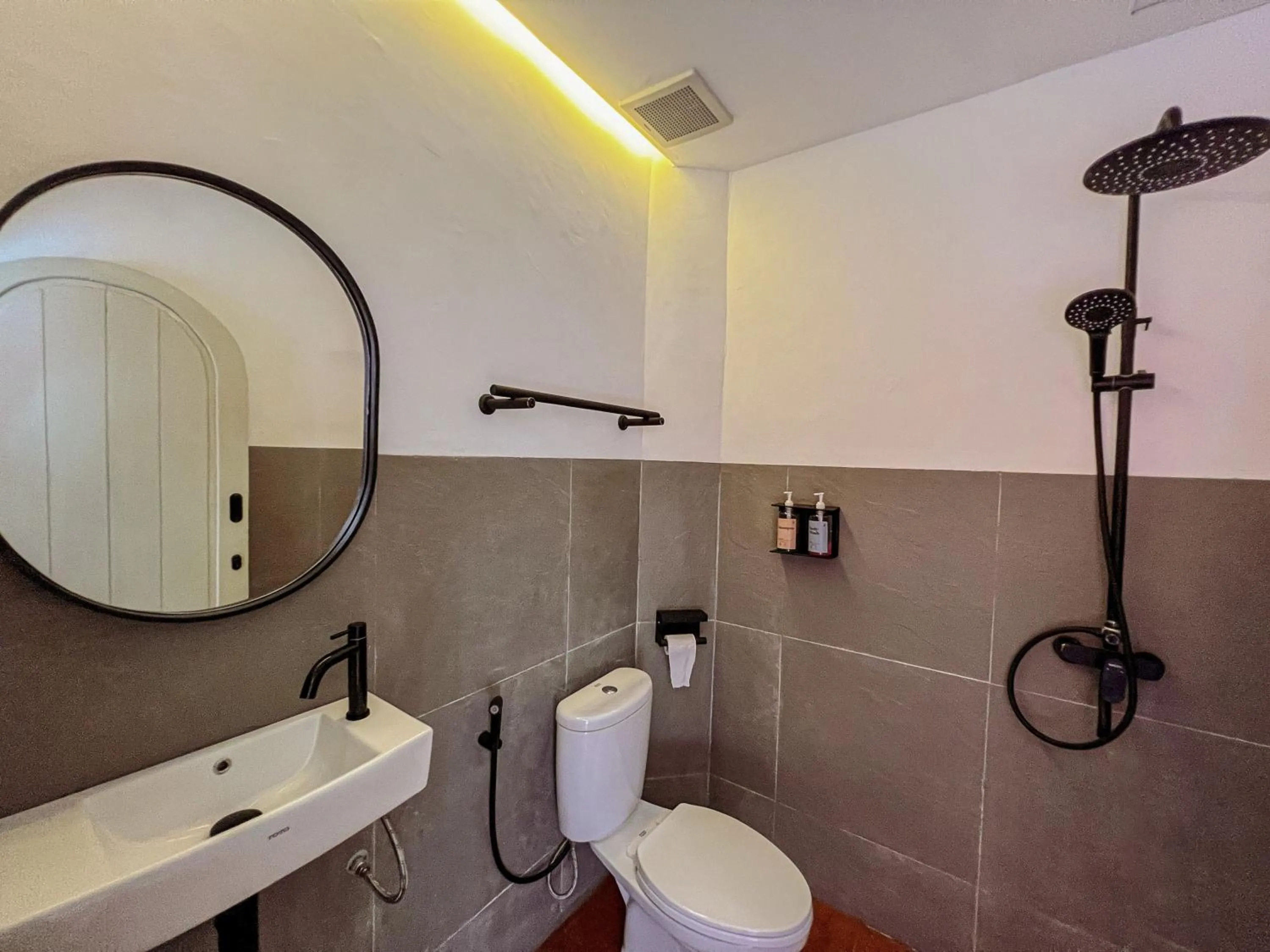 Shower in Renjana Beach House