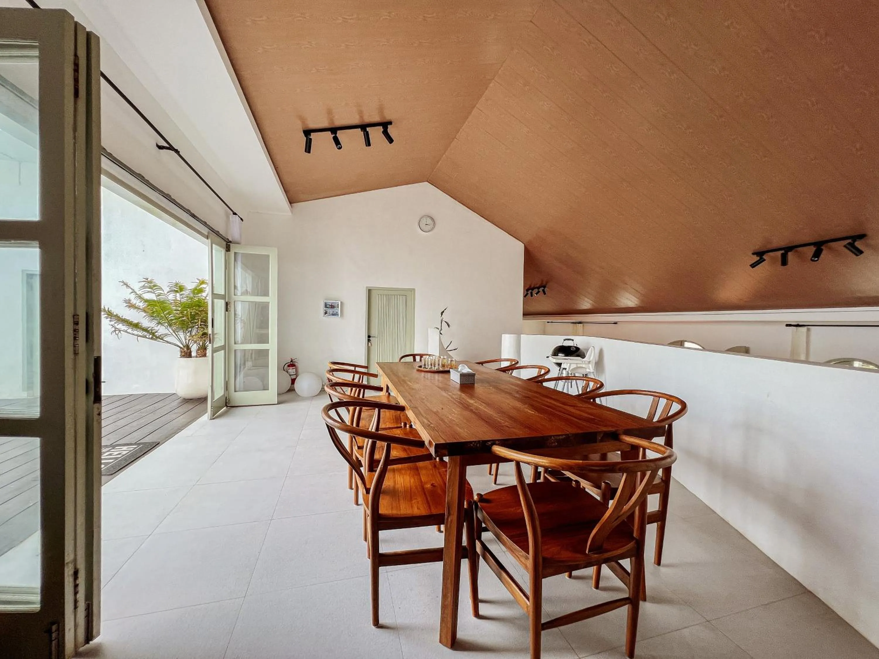 Dining area in Renjana Beach House