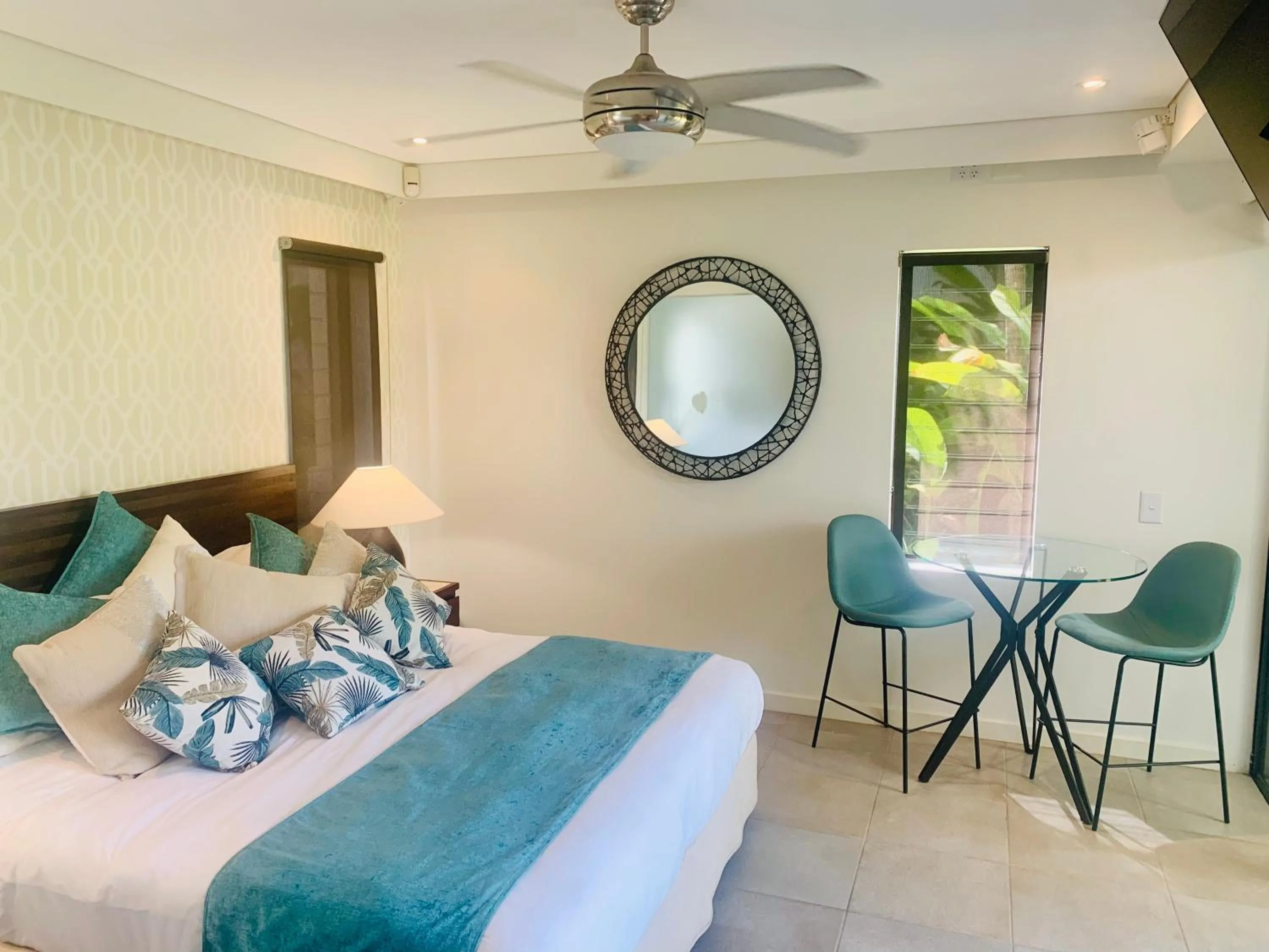 Tropical Retreat - Poolside Swimout King Suite - Ground Floor - Sea Temple Resort & Spa Port Douglas