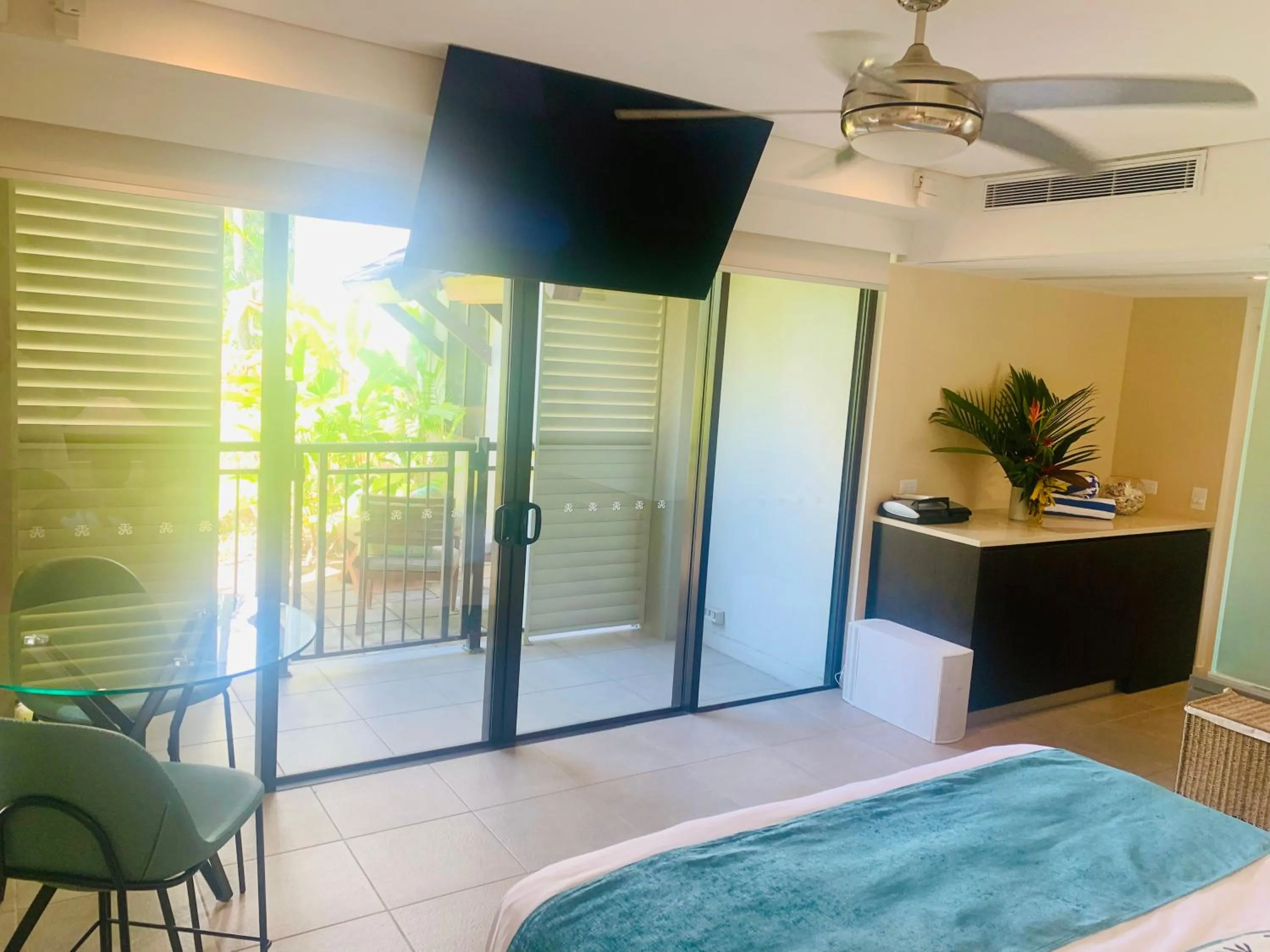 Tropical Retreat - Poolside Swimout King Suite - Ground Floor - Sea Temple Resort & Spa Port Douglas