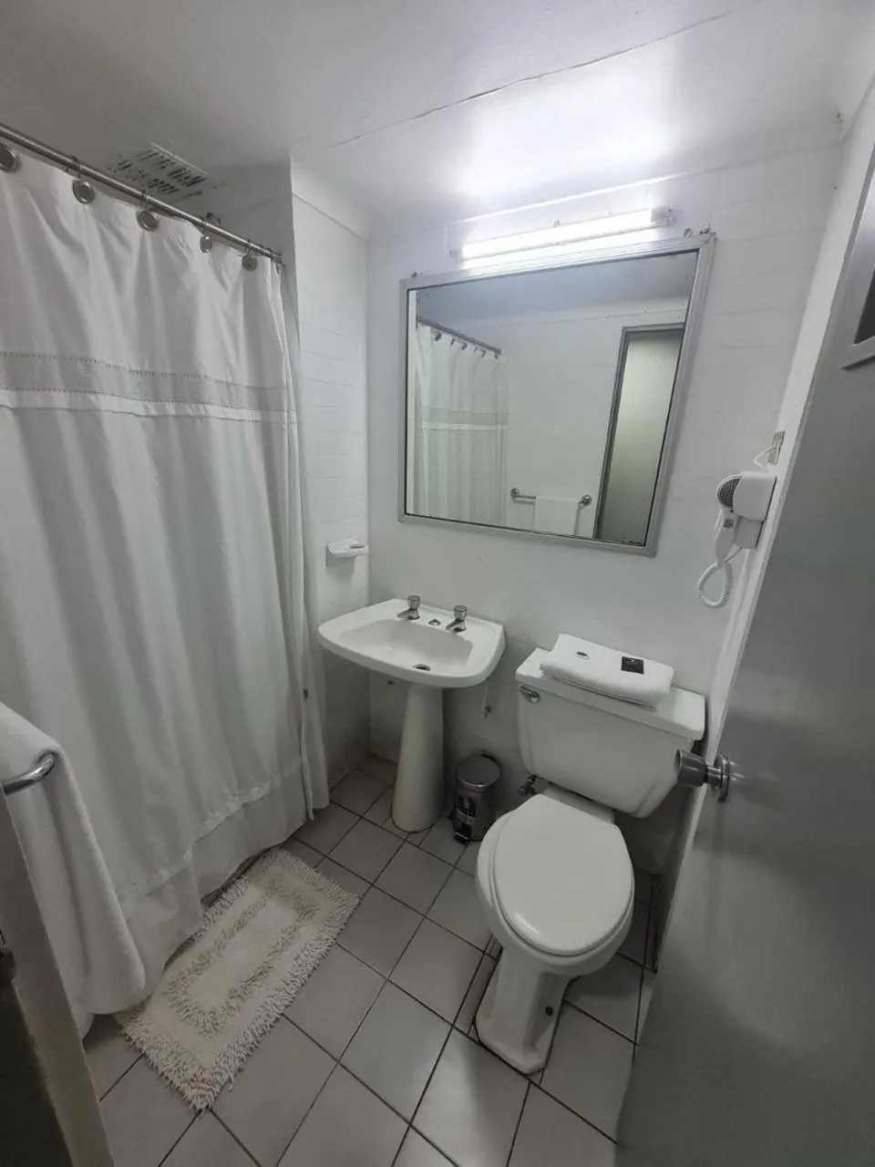 Shower in NEW HOTEL CRUZ DEL SUR