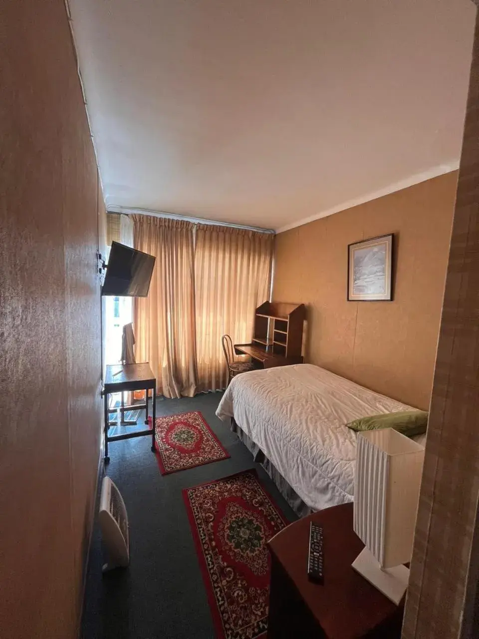 Single Room with Balcony - single occupancy in NEW HOTEL CRUZ DEL SUR Single Room with Balcony - single occupancy in NEW HOTEL CRUZ DEL SUR