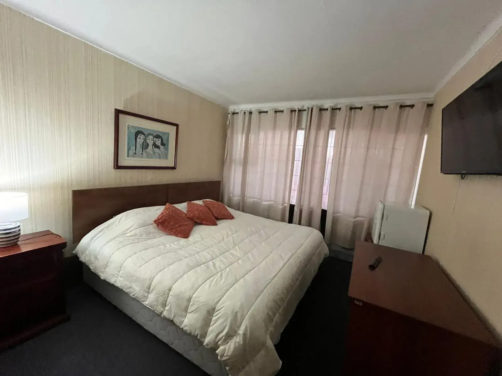 Queen Suite - single occupancy in NEW HOTEL CRUZ DEL SUR Queen Suite - single occupancy in NEW HOTEL CRUZ DEL SUR