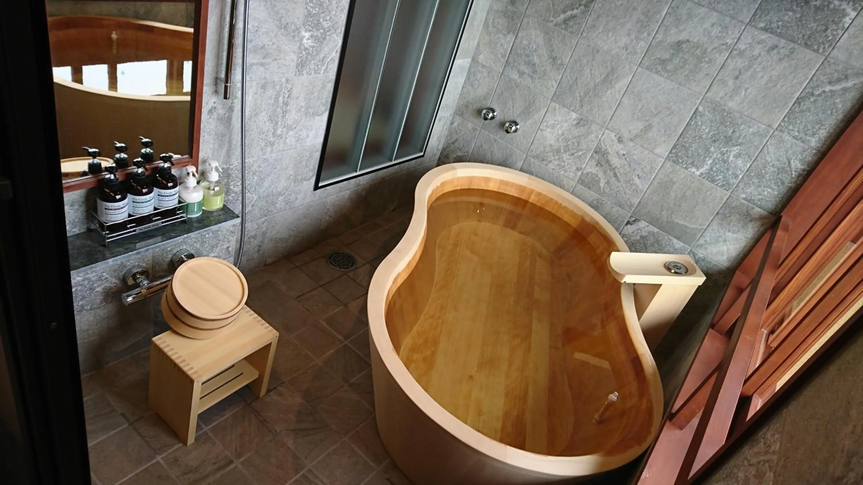 Hot Spring Bath in Hakone Kyuan