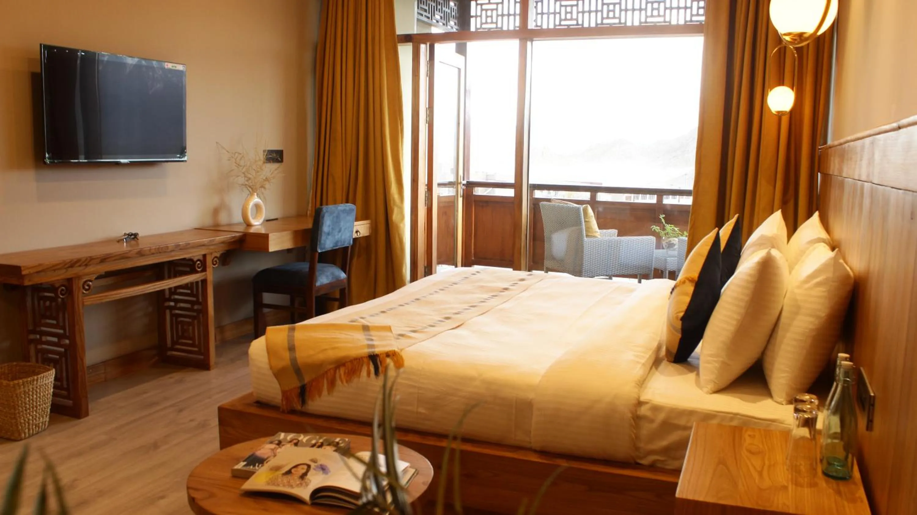 TV and multimedia, Bed in Hotel Rewa Ladakh