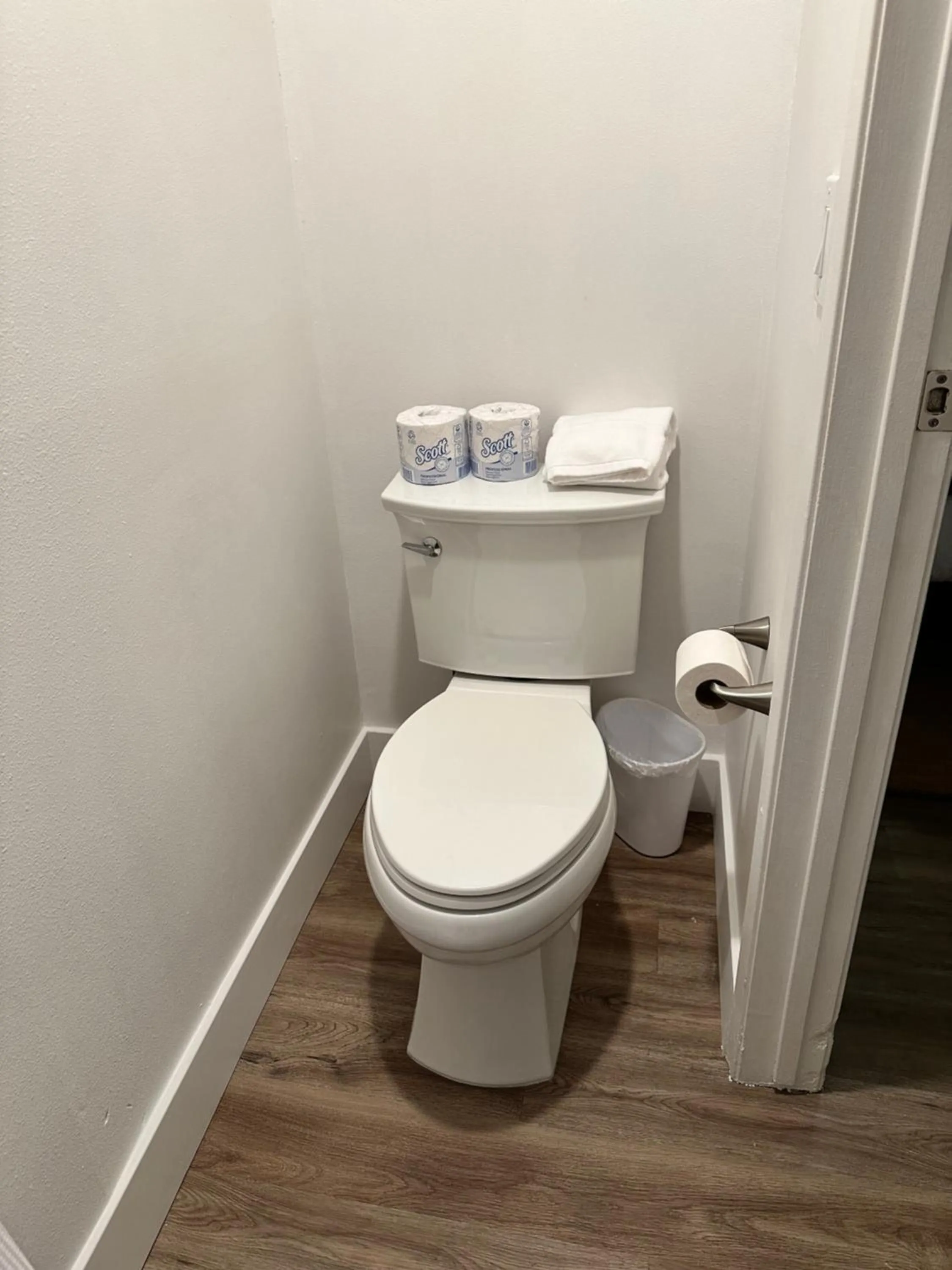 Toilet in Sierra Motor Lodge - A Sierra Blue Hotel