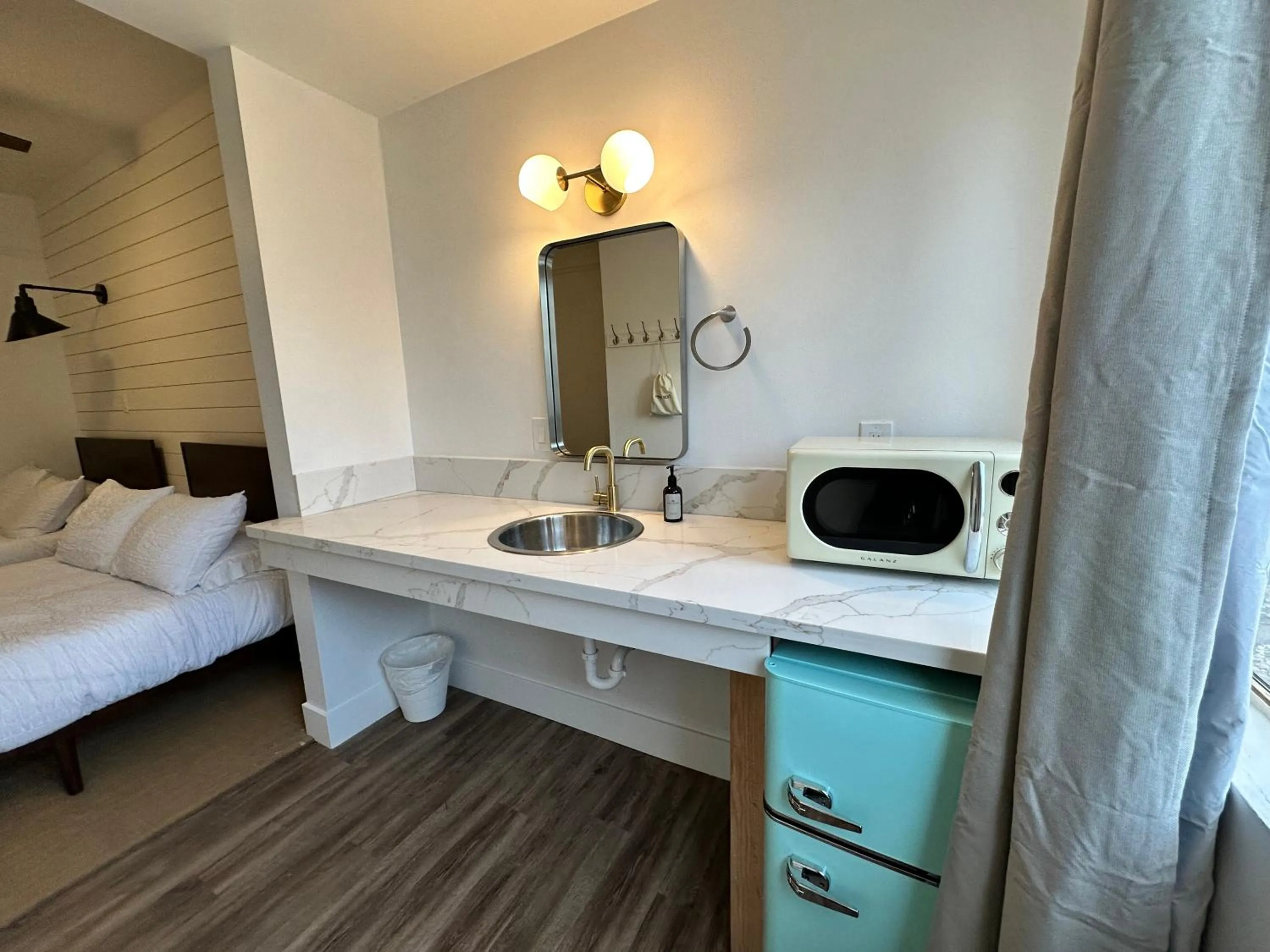 Bed in Sierra Motor Lodge - A Sierra Blue Hotel