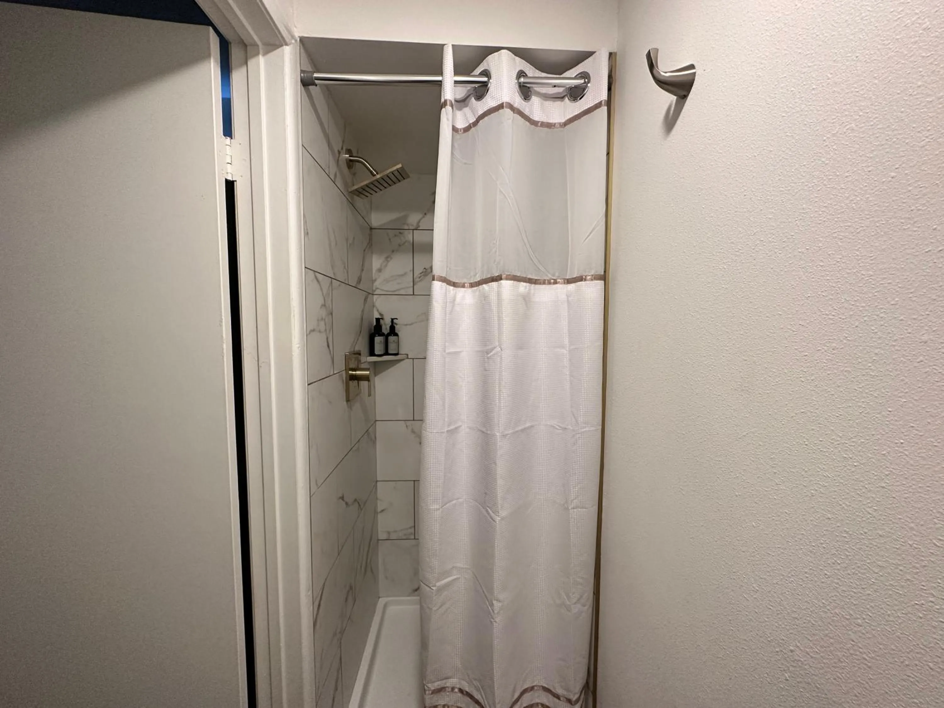 Shower in Sierra Motor Lodge - A Sierra Blue Hotel