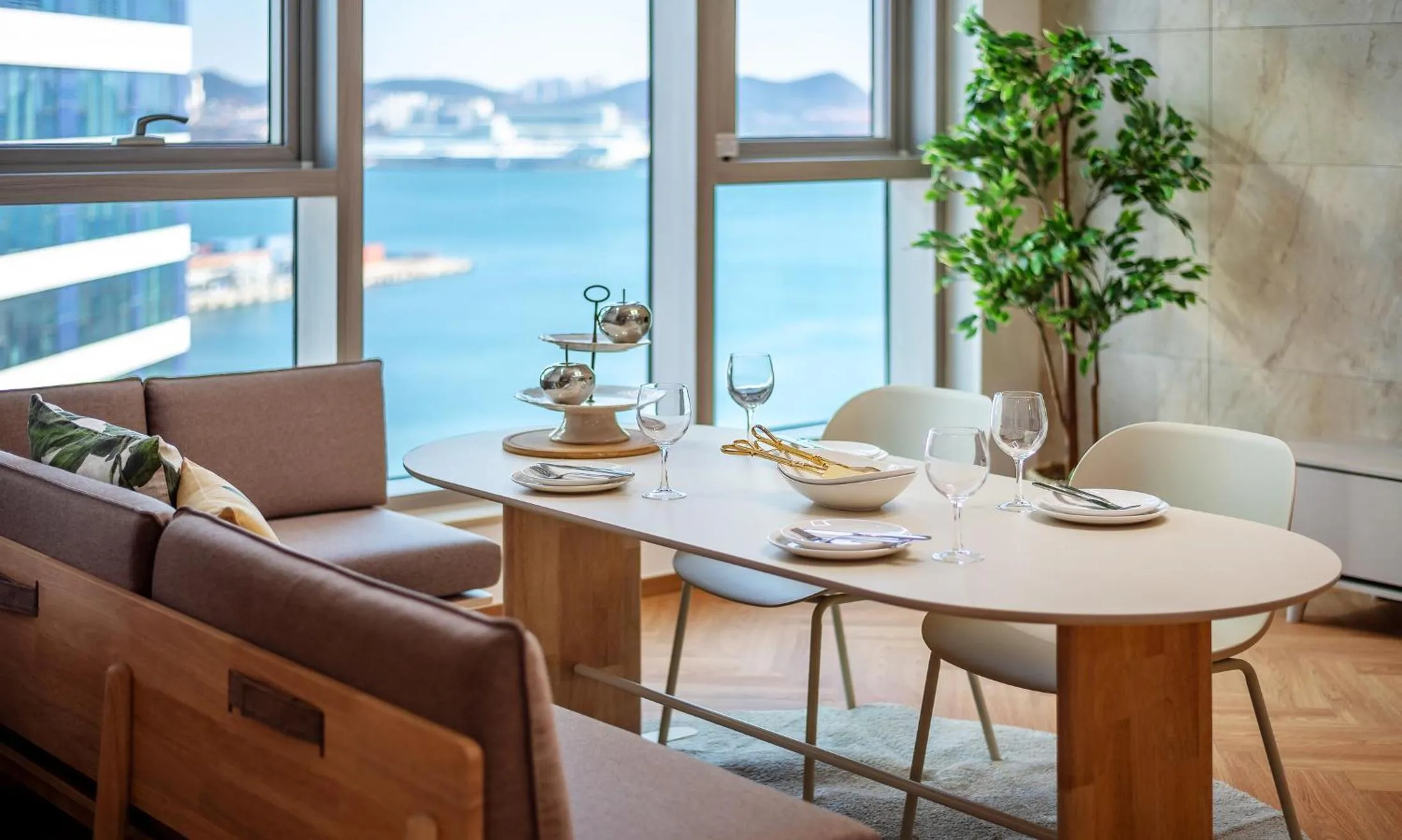 Busan Station BOOKING THE BAY