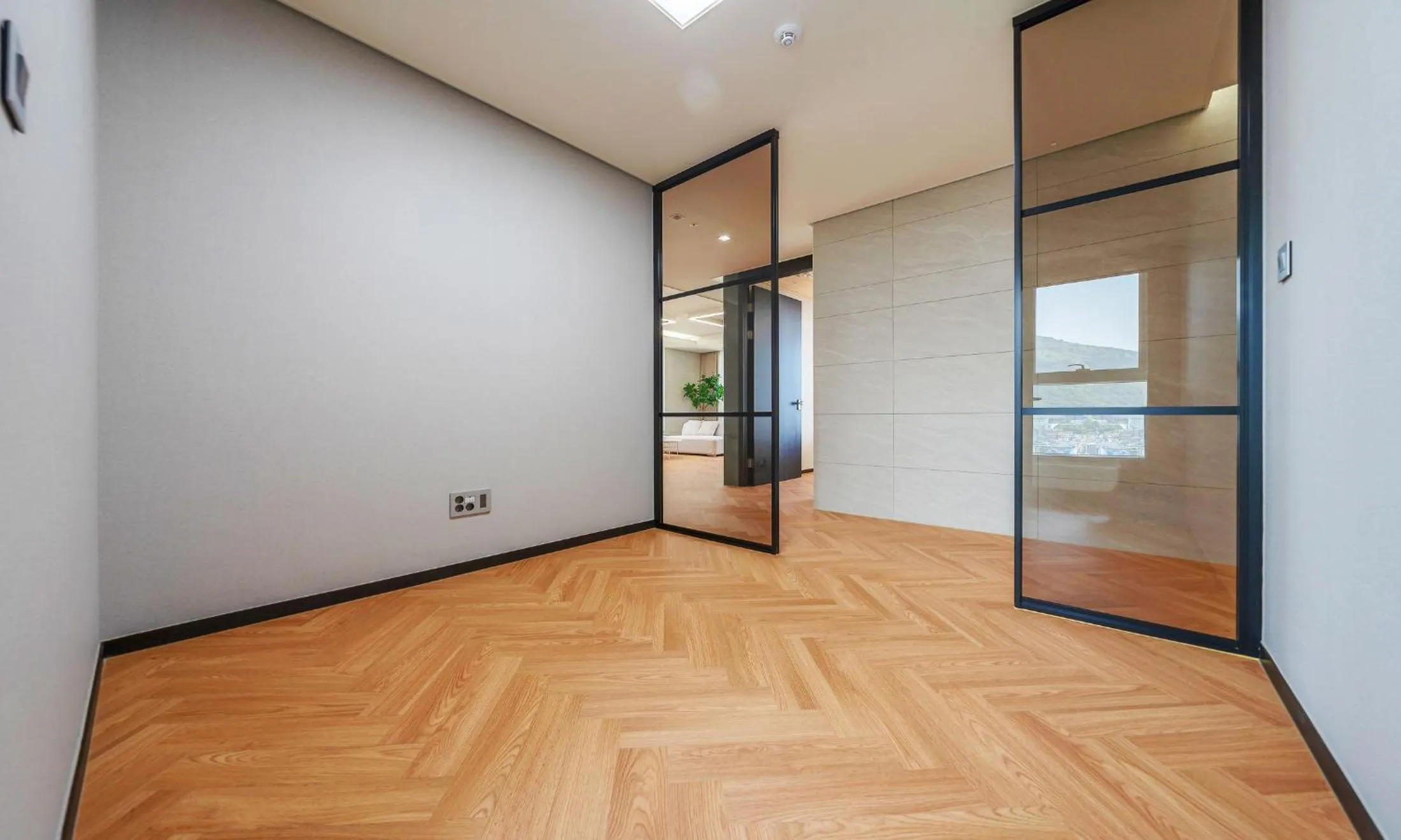 Busan Station BOOKING THE BAY