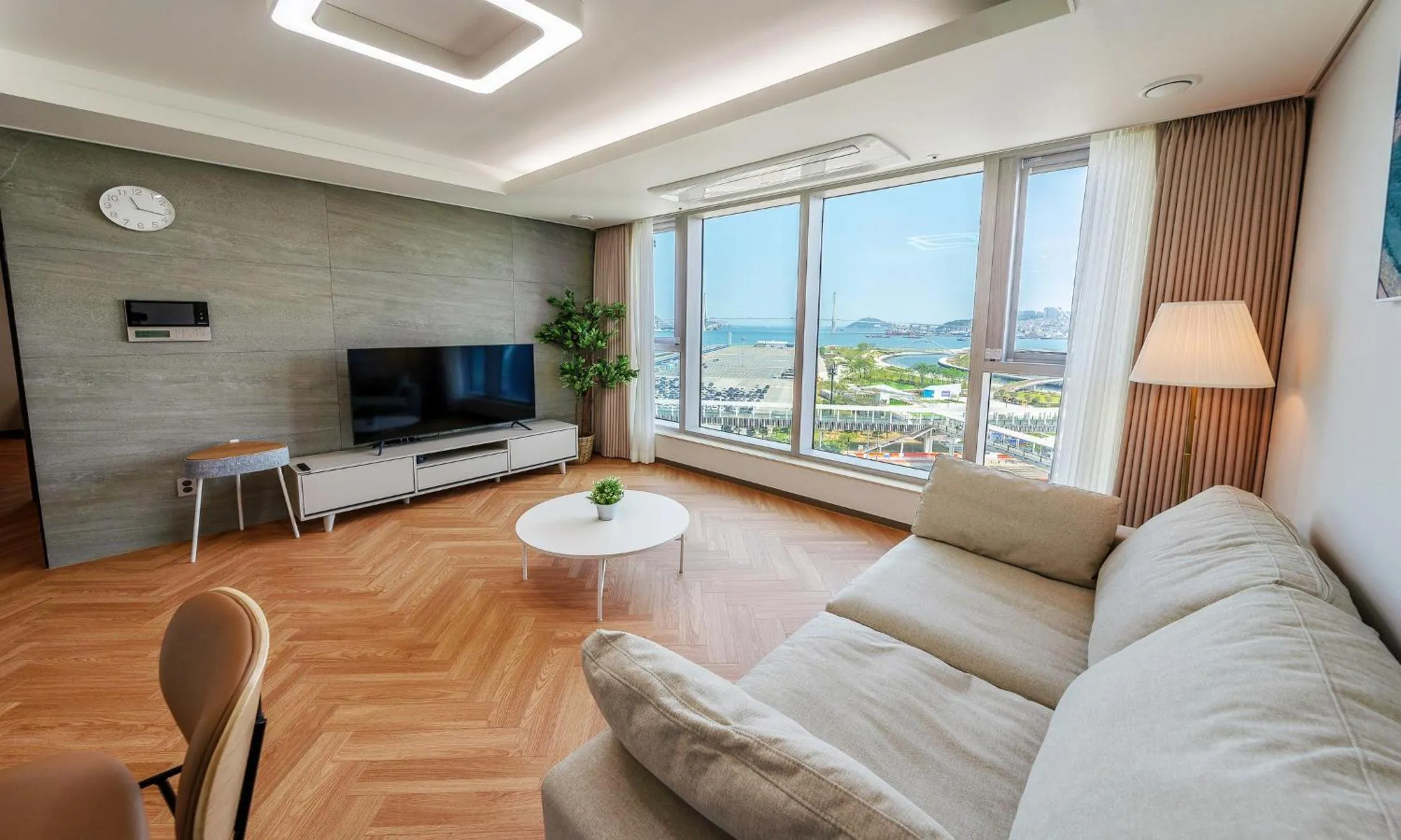 Busan Station BOOKING THE BAY