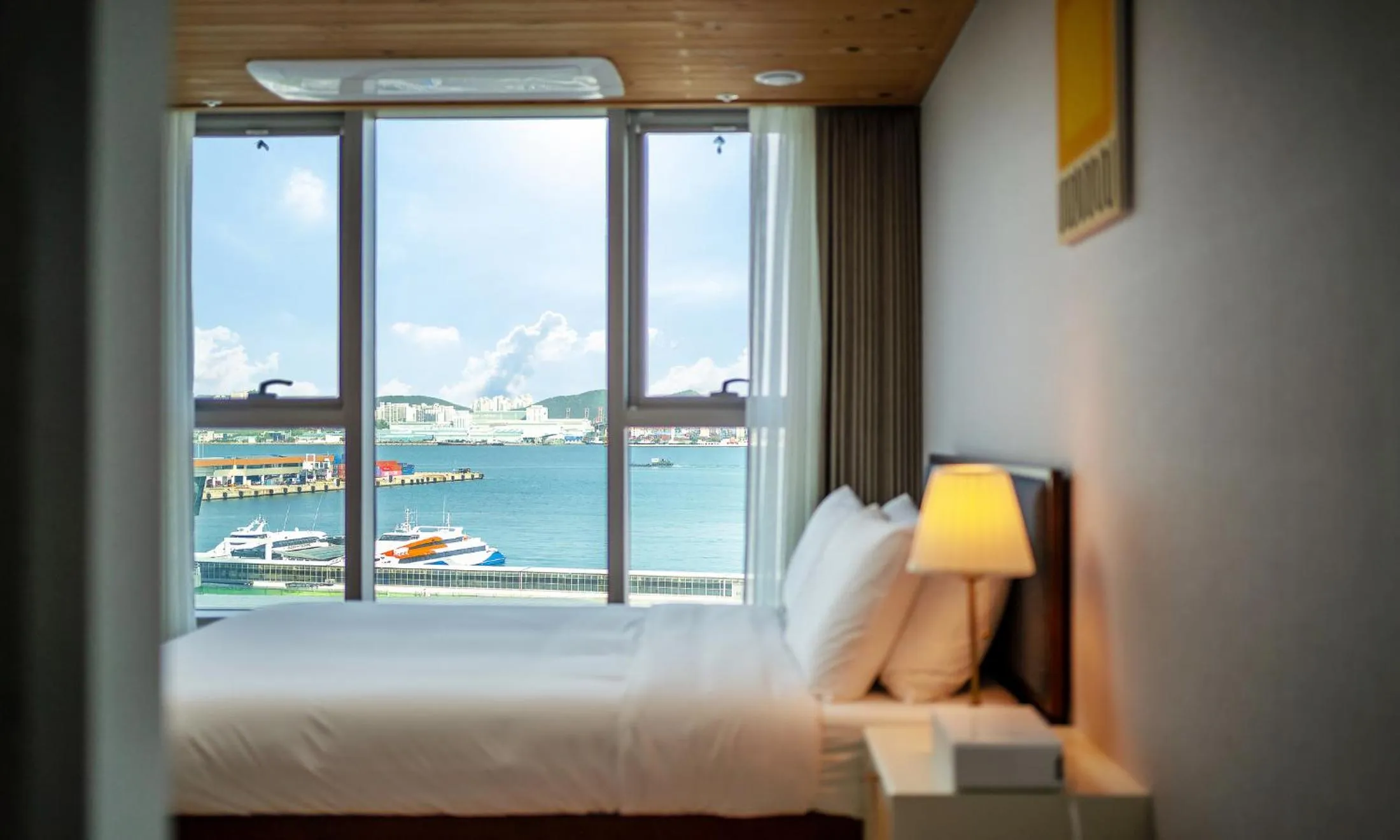 Bed in Busan Station BOOKING THE BAY