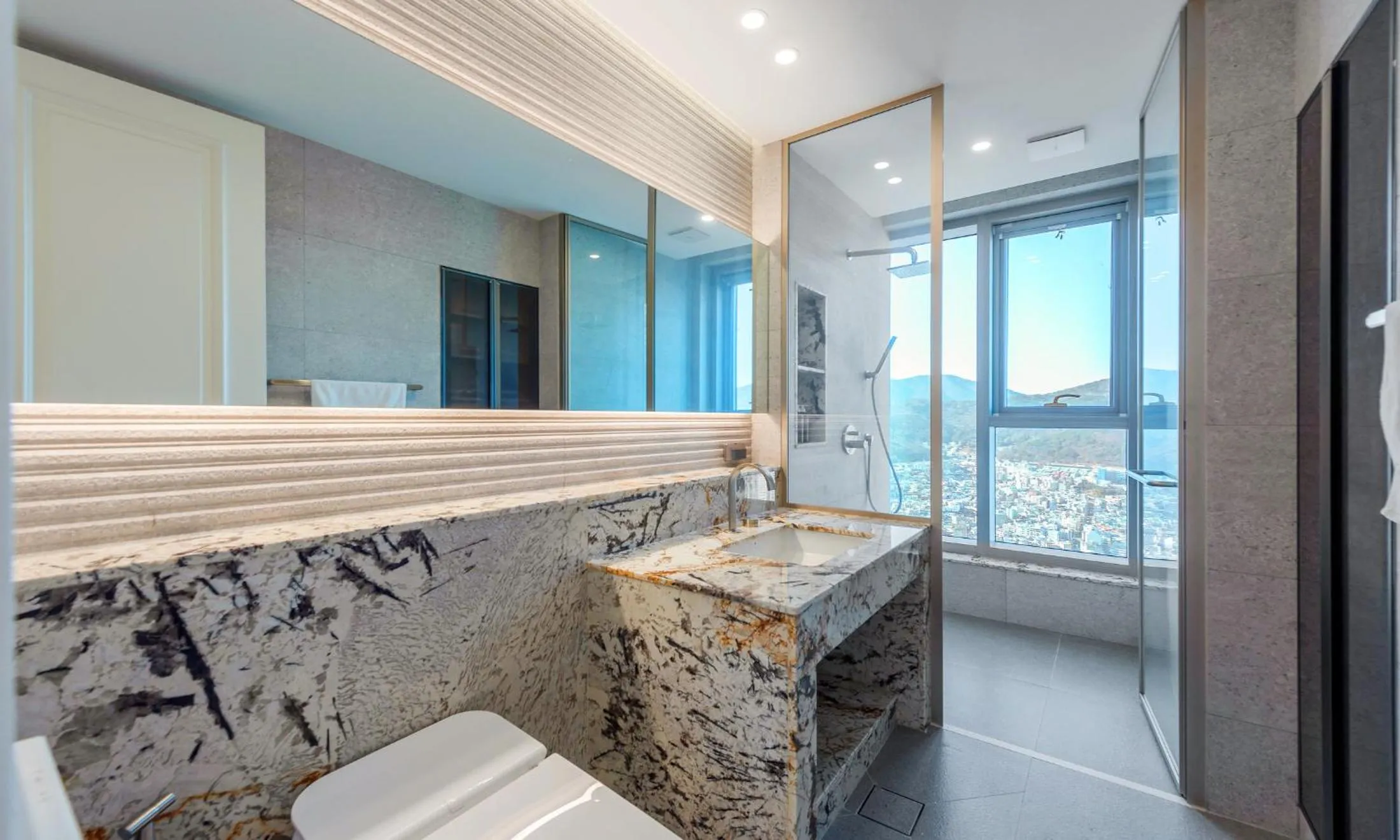 Busan Station BOOKING THE BAY