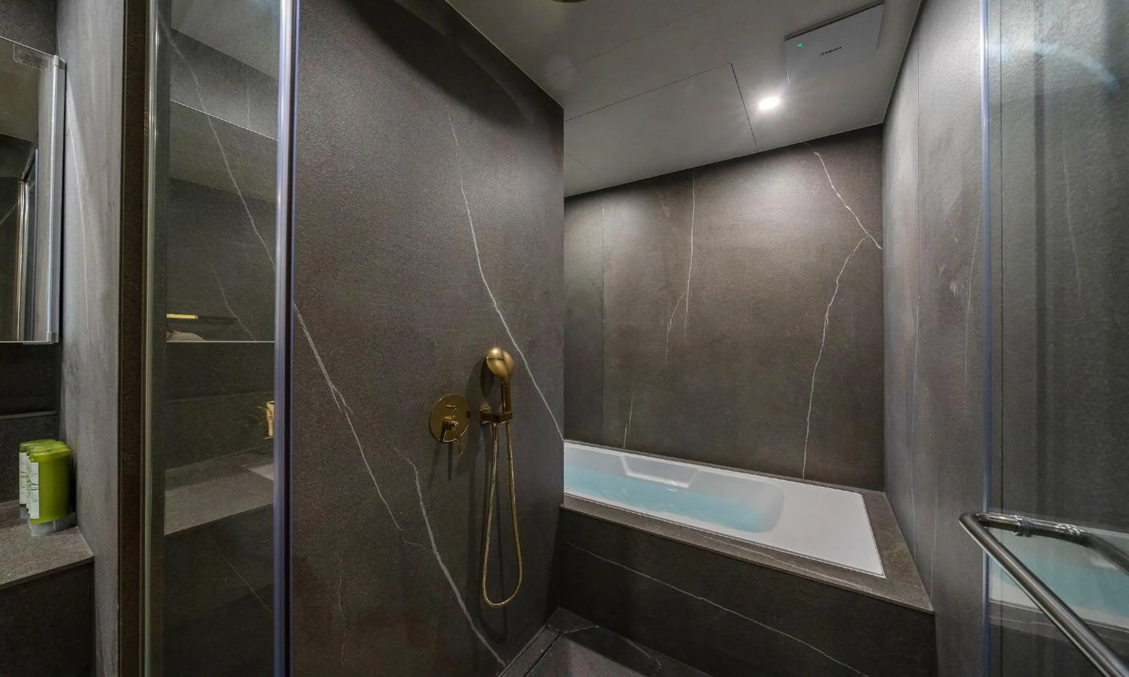 Busan Station BOOKING THE BAY