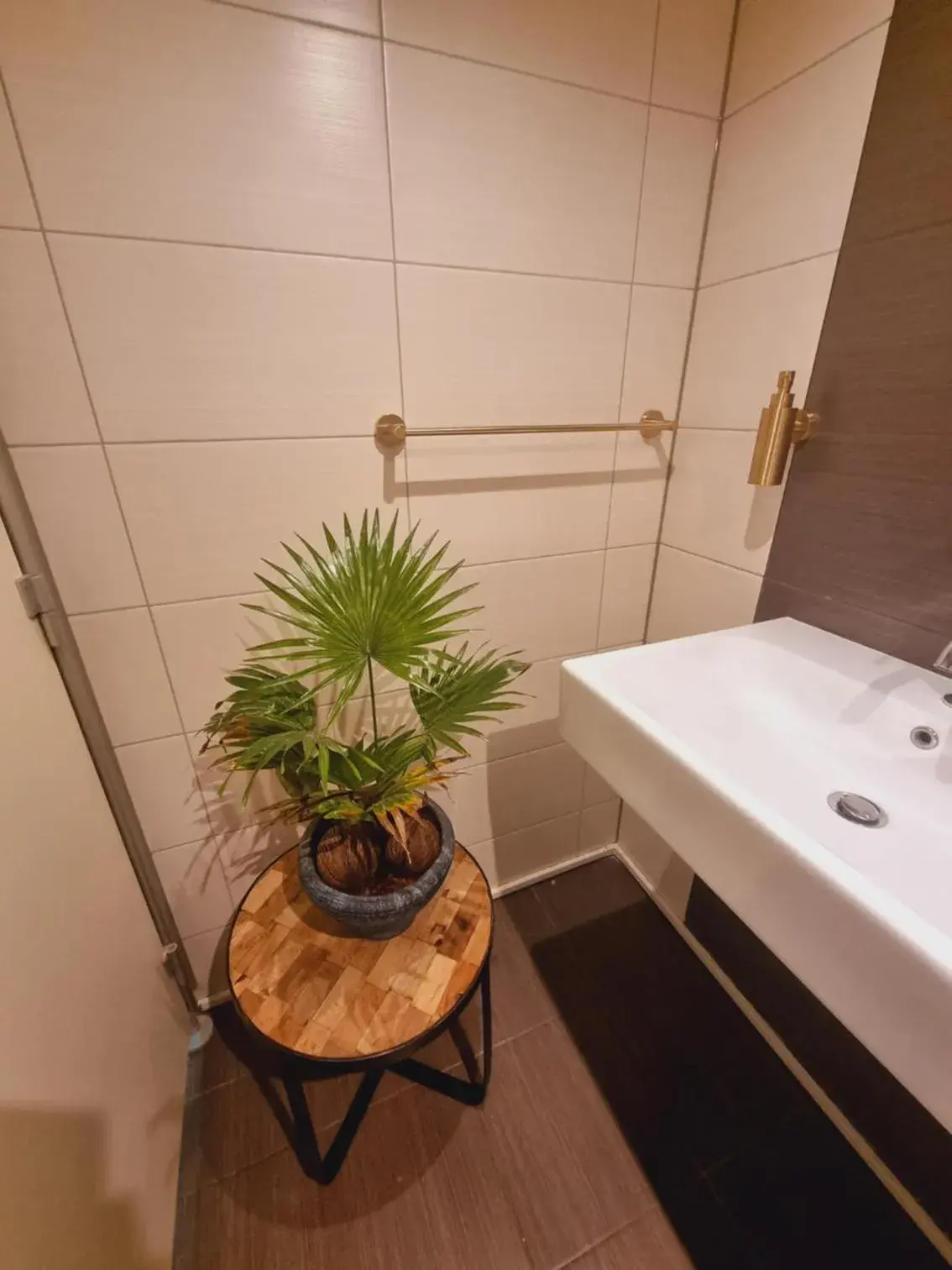 Shower in International Budget Hostel City Center Shower in International Budget Hostel City Center