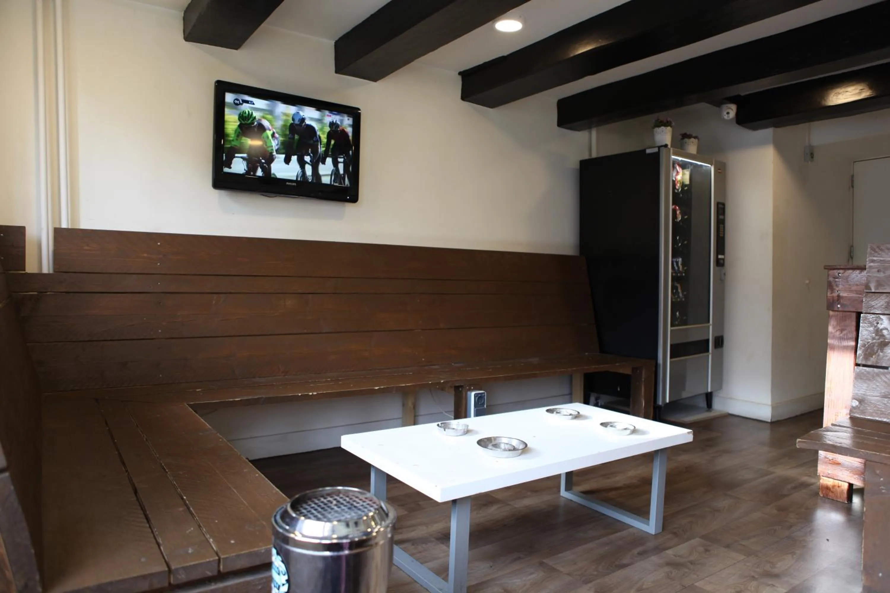 Communal lounge/ TV room in International Budget Hostel City Center