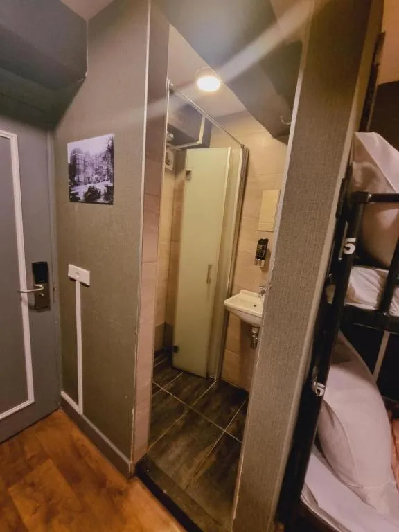 Shower in Amsterdam Downtown Hotel Canal View