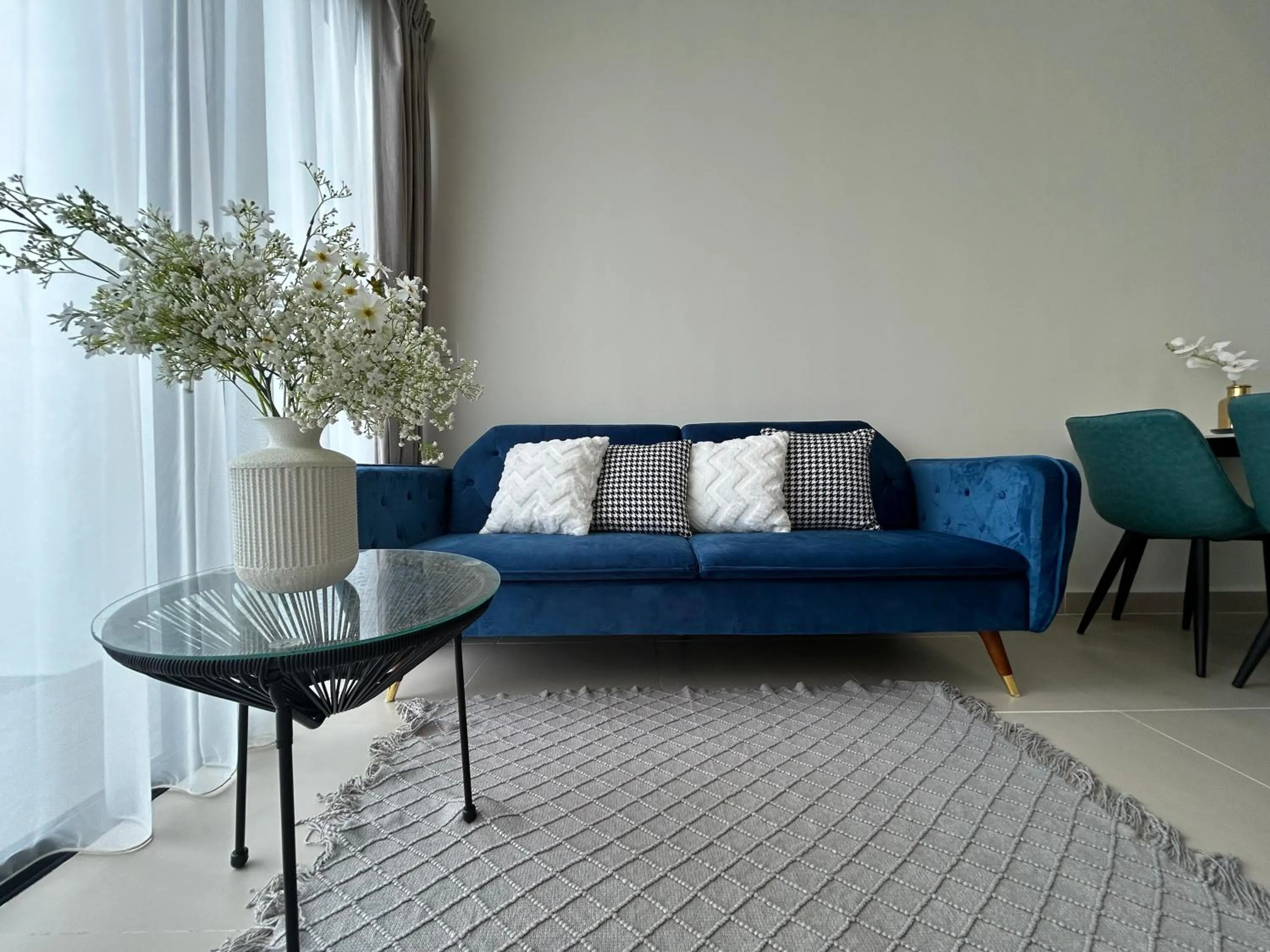 Living room in LUXE Infinitum KLCC by WSD