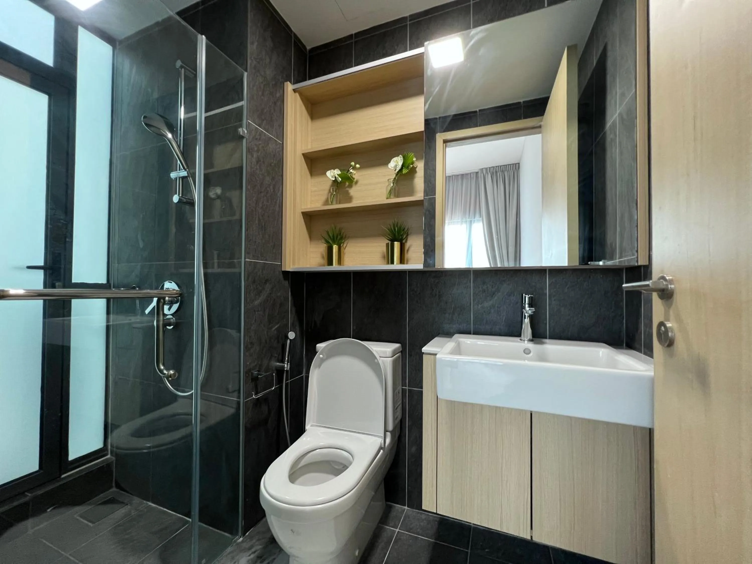 Shower in LUXE Infinitum KLCC by WSD