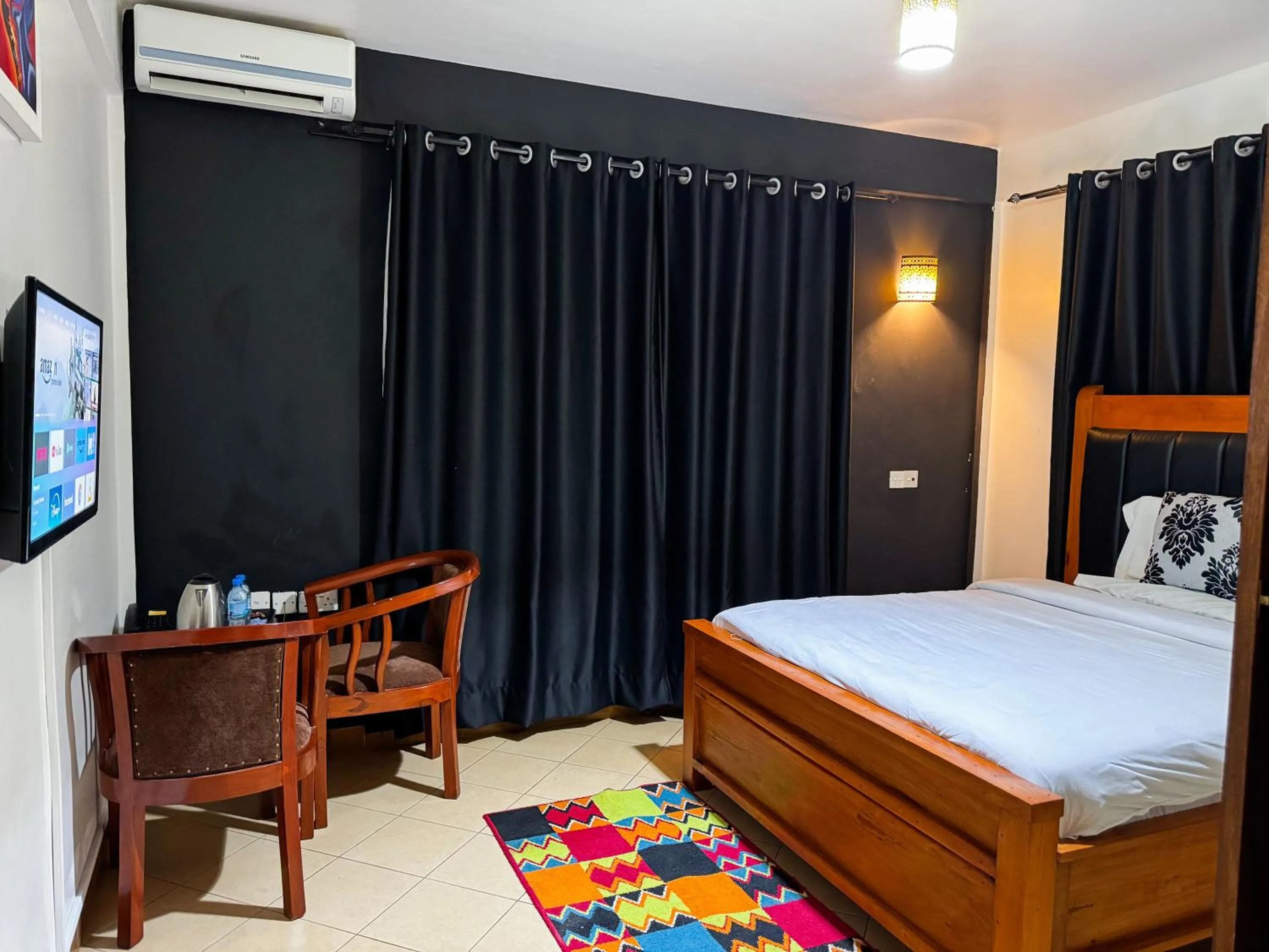 Photo of the whole room, Bed in Njiro Climax