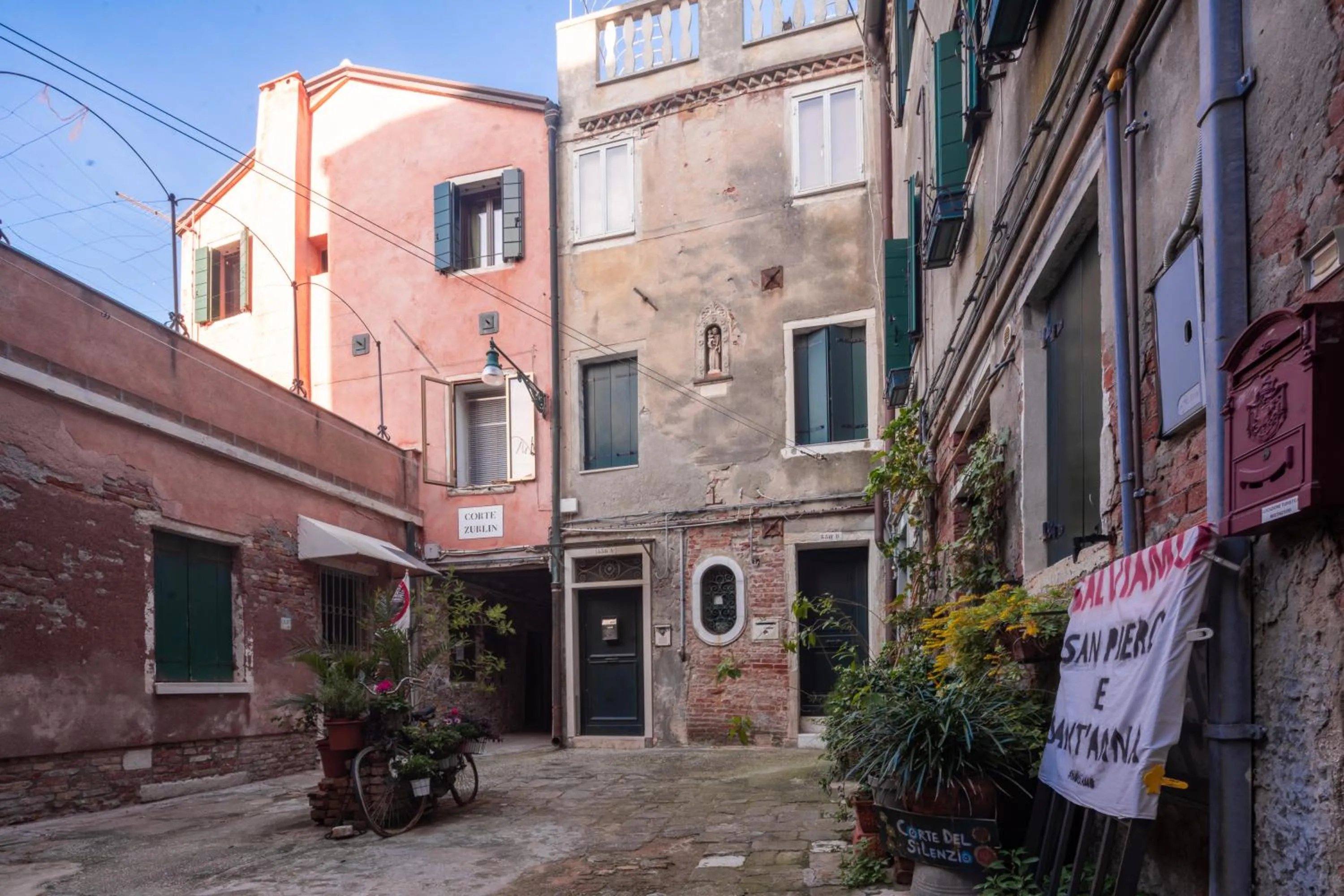 Property building in San Pietro Cozy Studio R&R