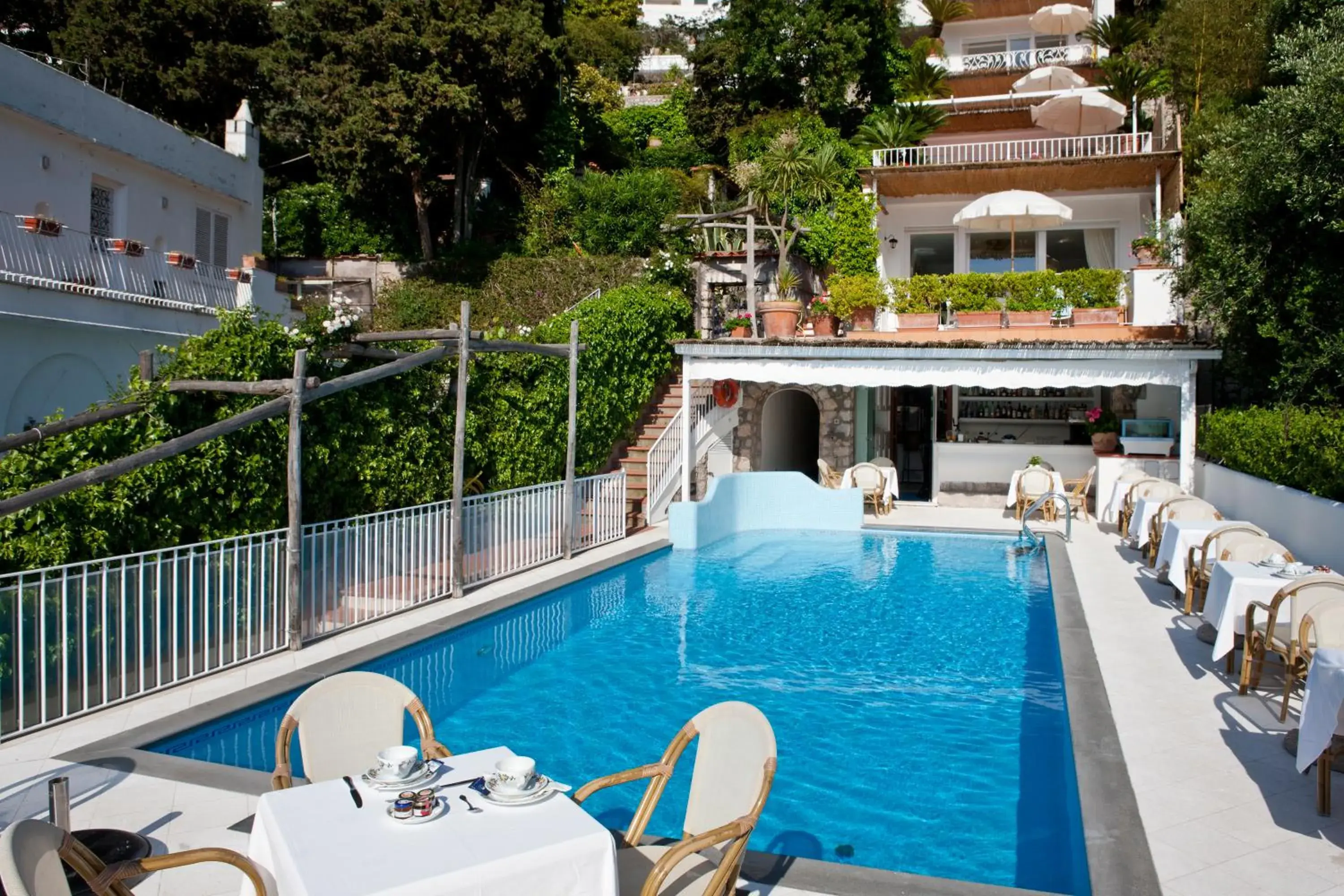 Swimming pool in Hotel Villa Brunella Swimming pool in Hotel Villa Brunella