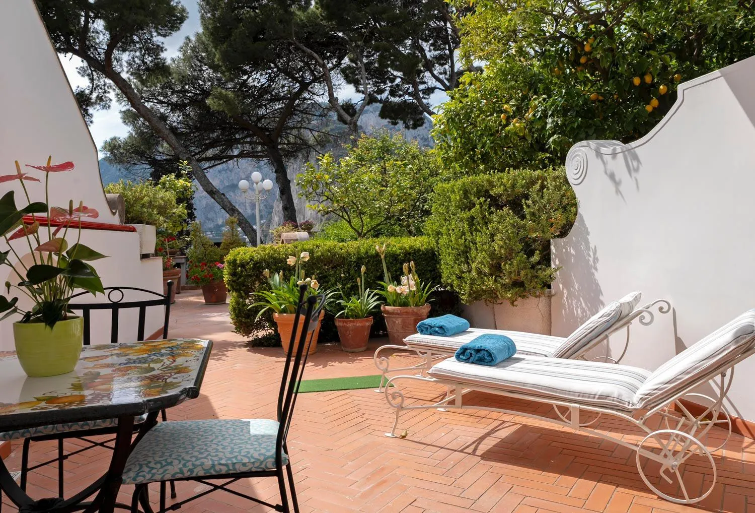 Patio in Hotel Villa Brunella