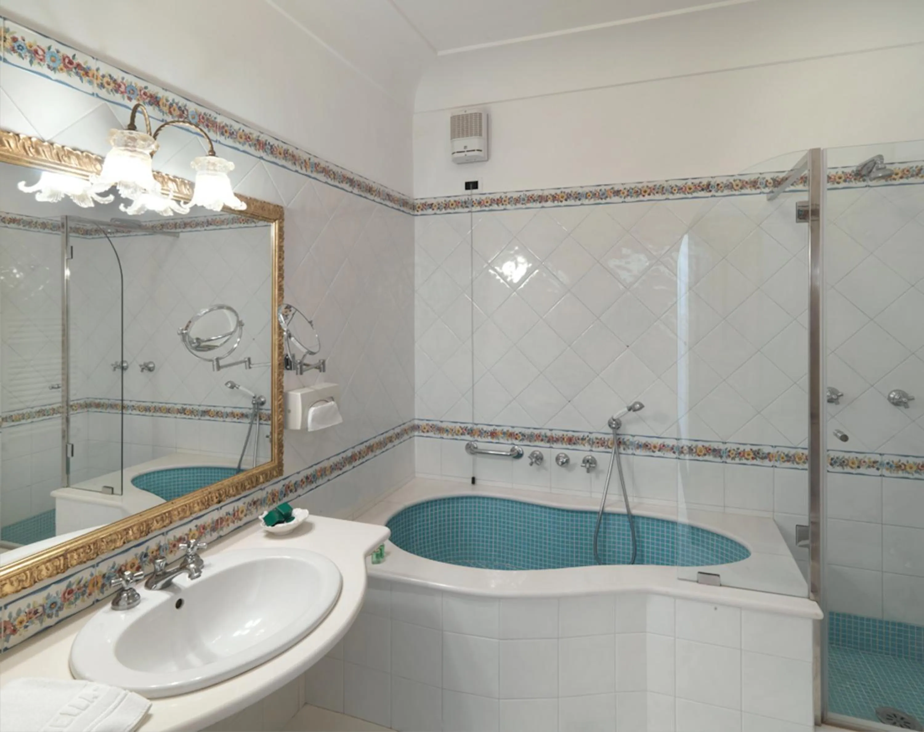 Bathroom in Hotel Villa Brunella