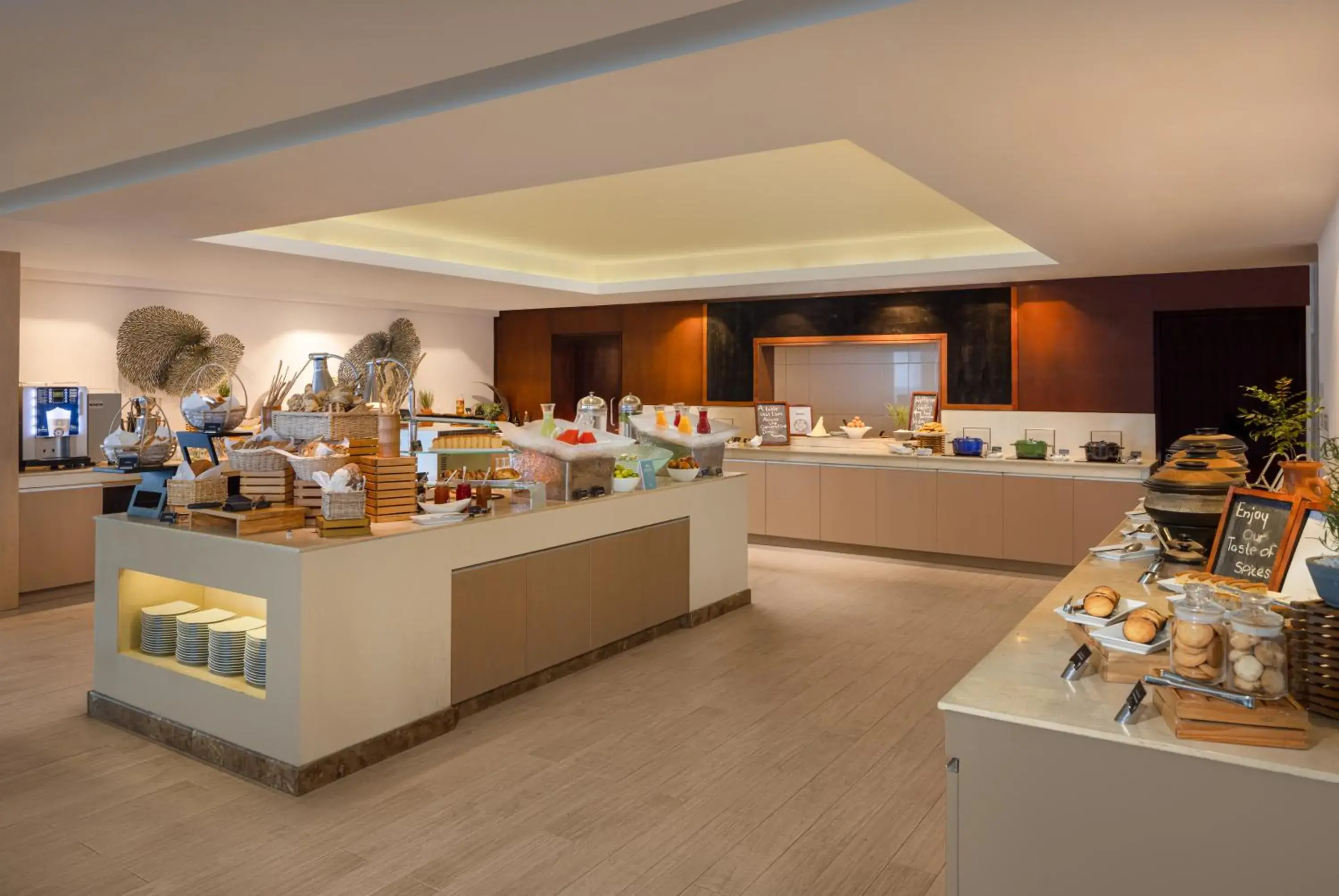 Restaurant/places to eat in Radisson Hotel Colombo Restaurant/places to eat in Radisson Hotel Colombo