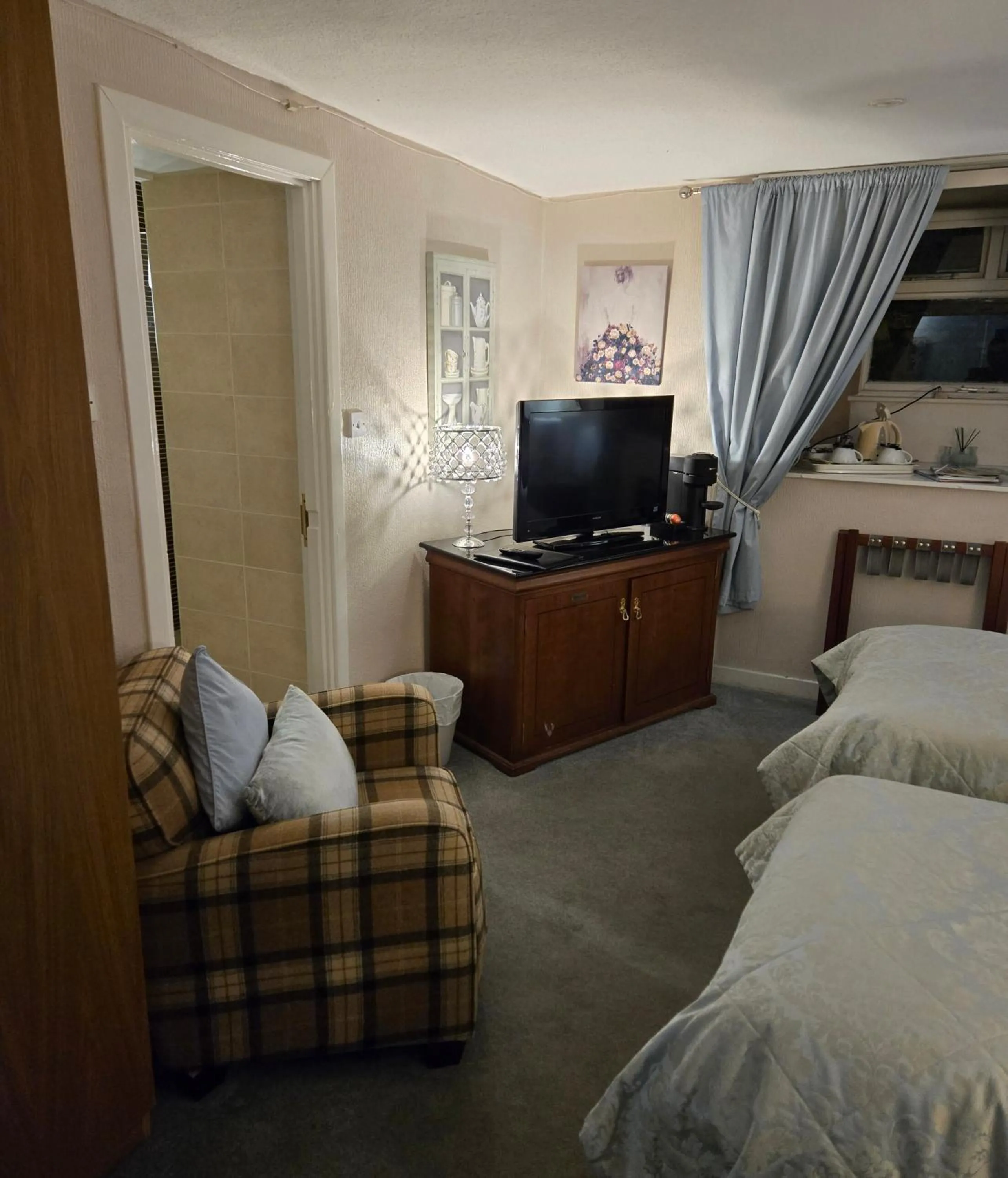 Bed in Mansfield House Hotel