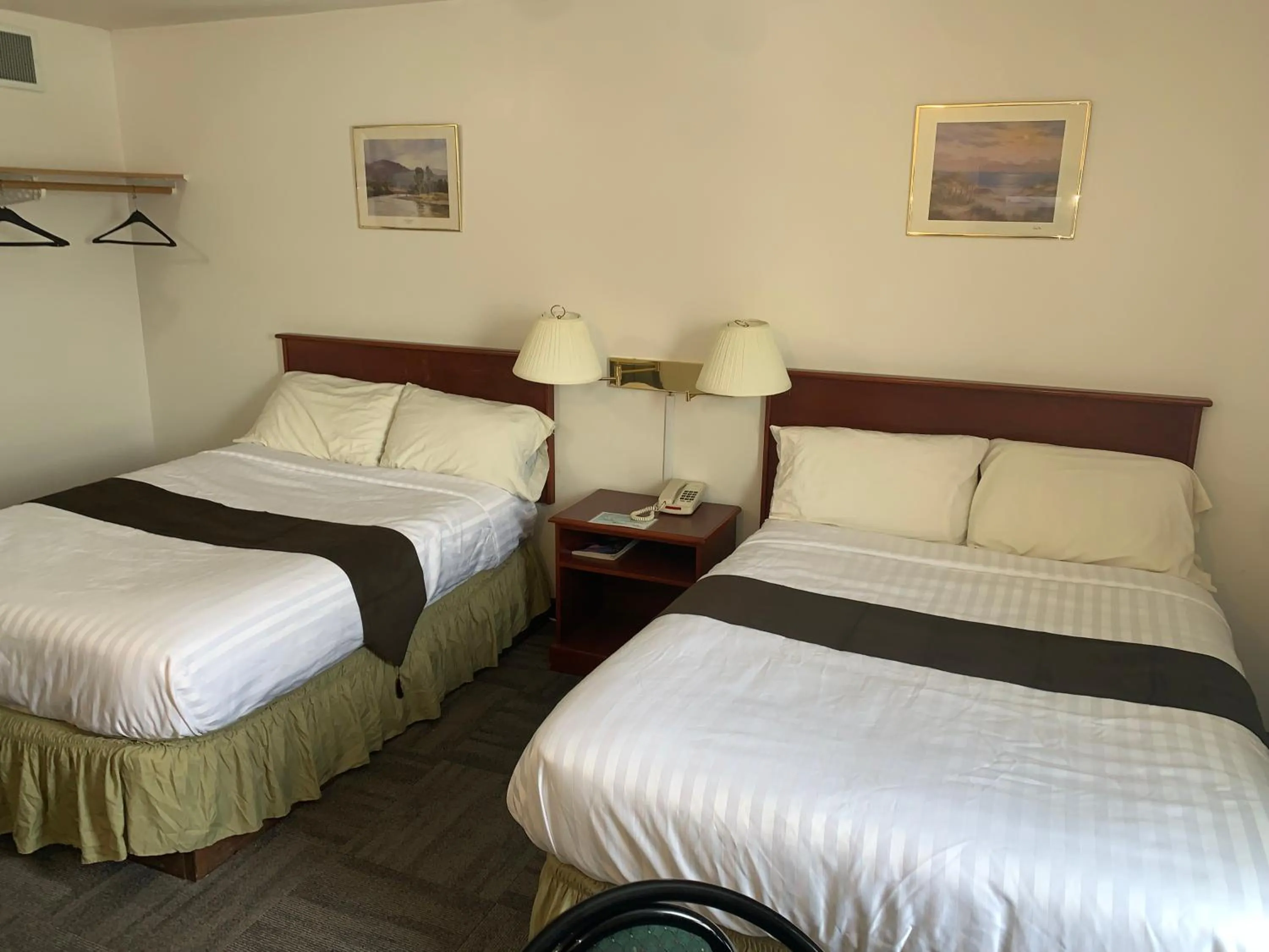 Bedroom, Bed in Destination Family Hotel