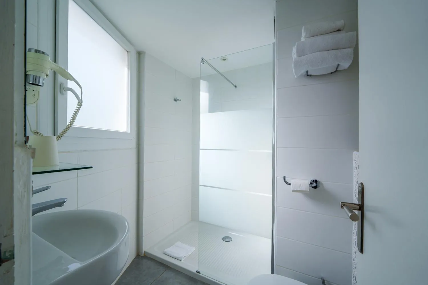 Shower in Nyx Hôtel Indépendant Perpignan Centre Gare