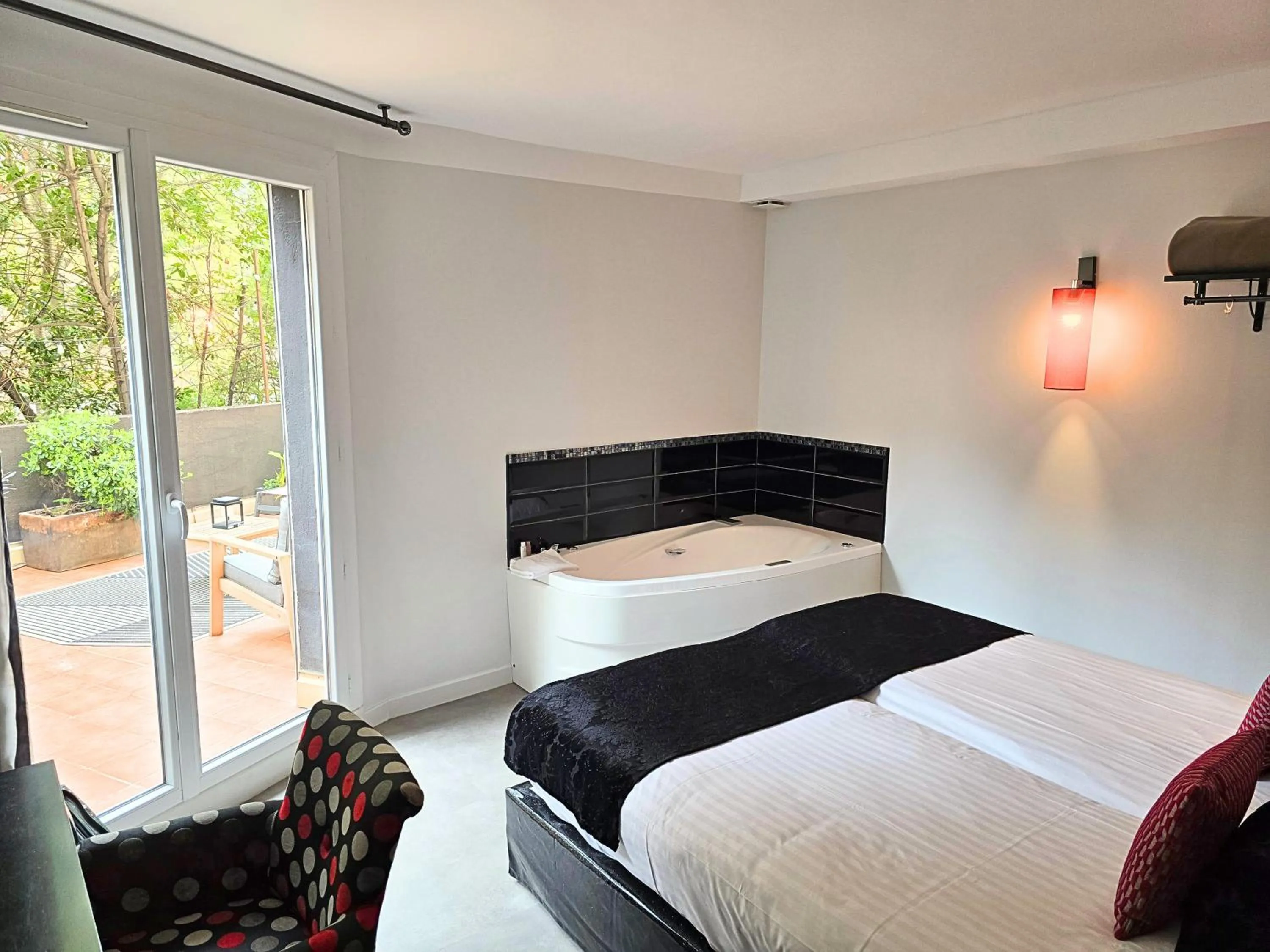 Bedroom, Bed in Nyx Hôtel Indépendant Perpignan Centre Gare