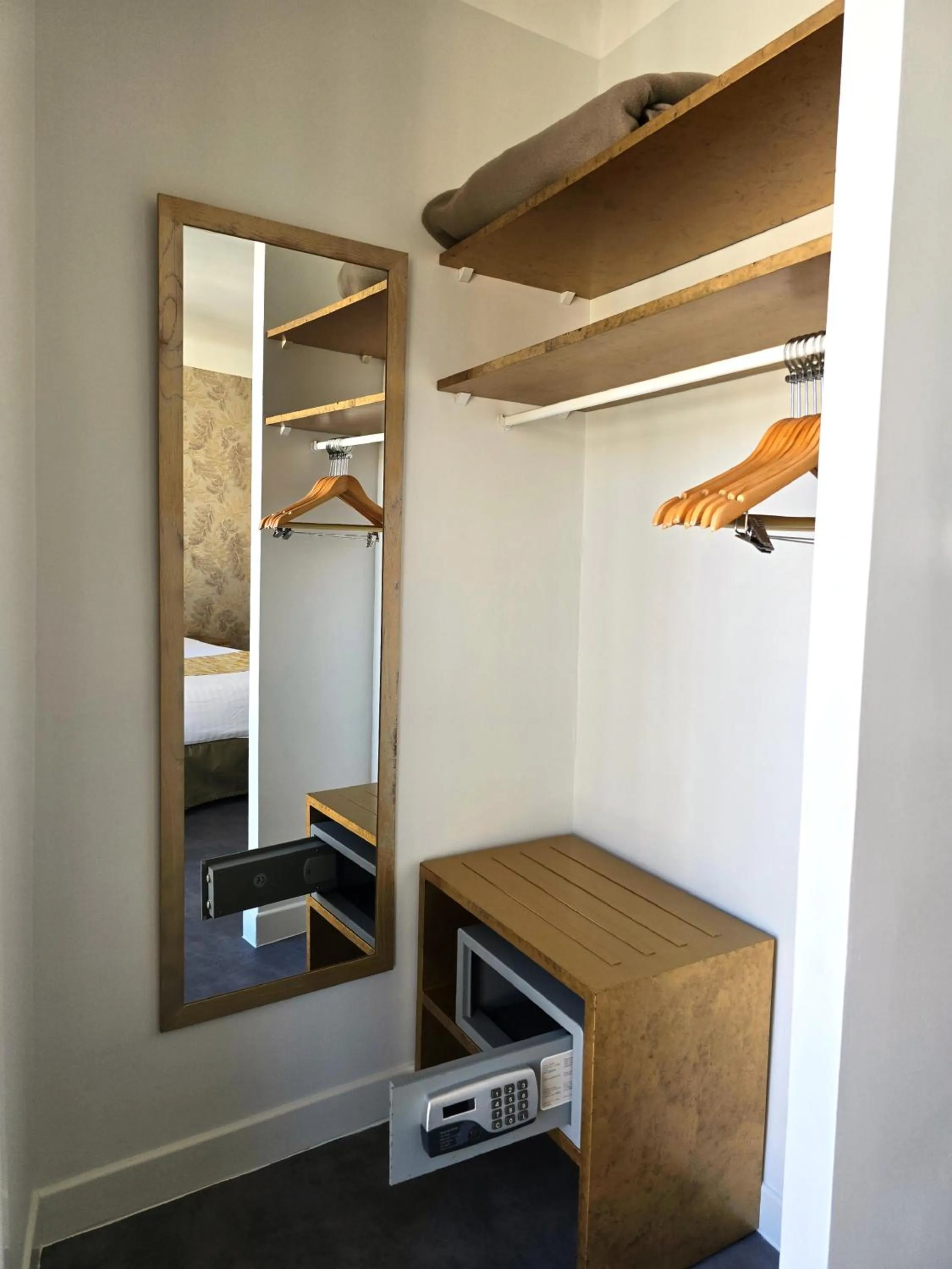 Bedroom in Nyx Hôtel Indépendant Perpignan Centre Gare