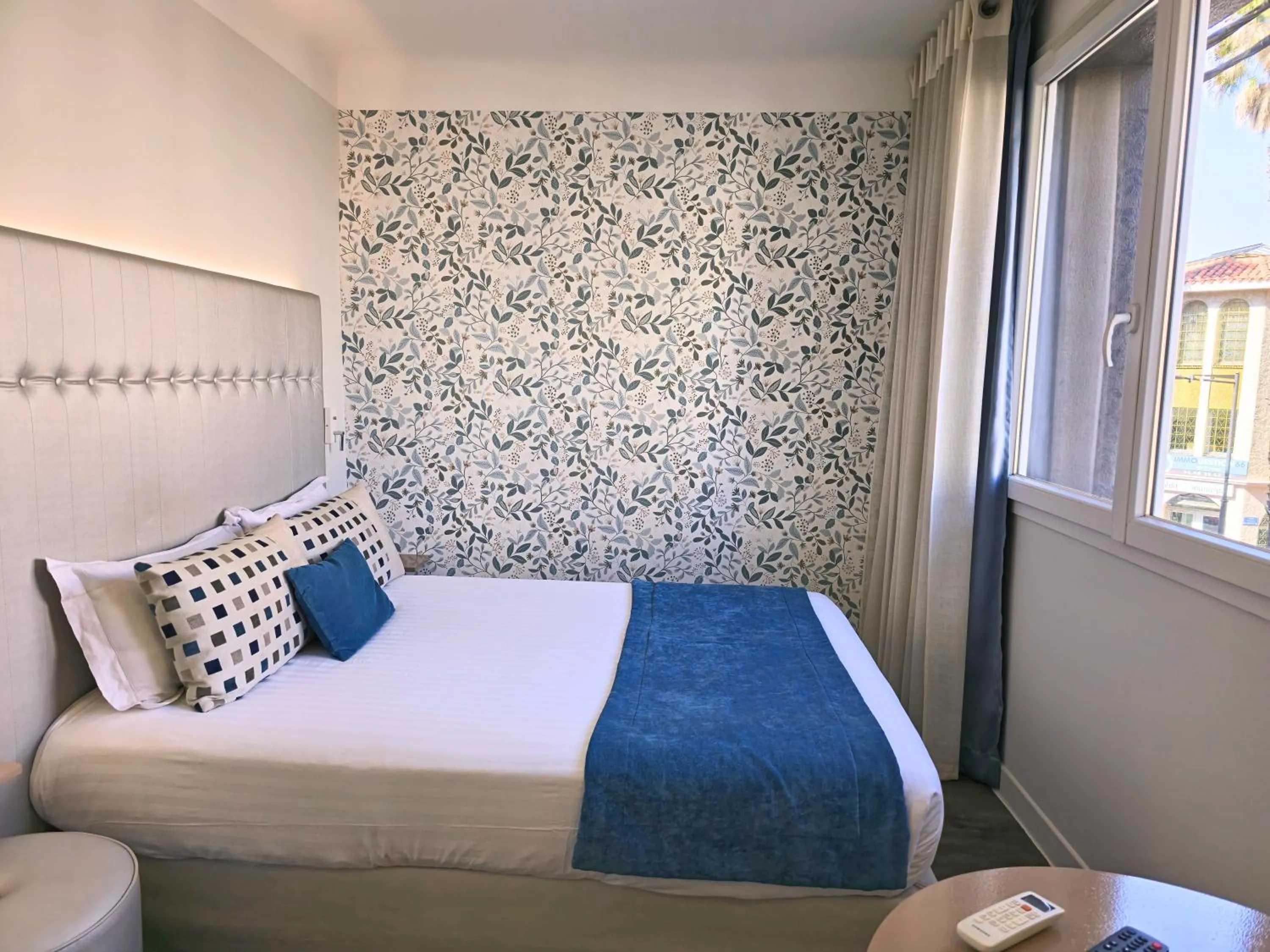 Photo of the whole room, Bed in Nyx Hôtel Indépendant Perpignan Centre Gare