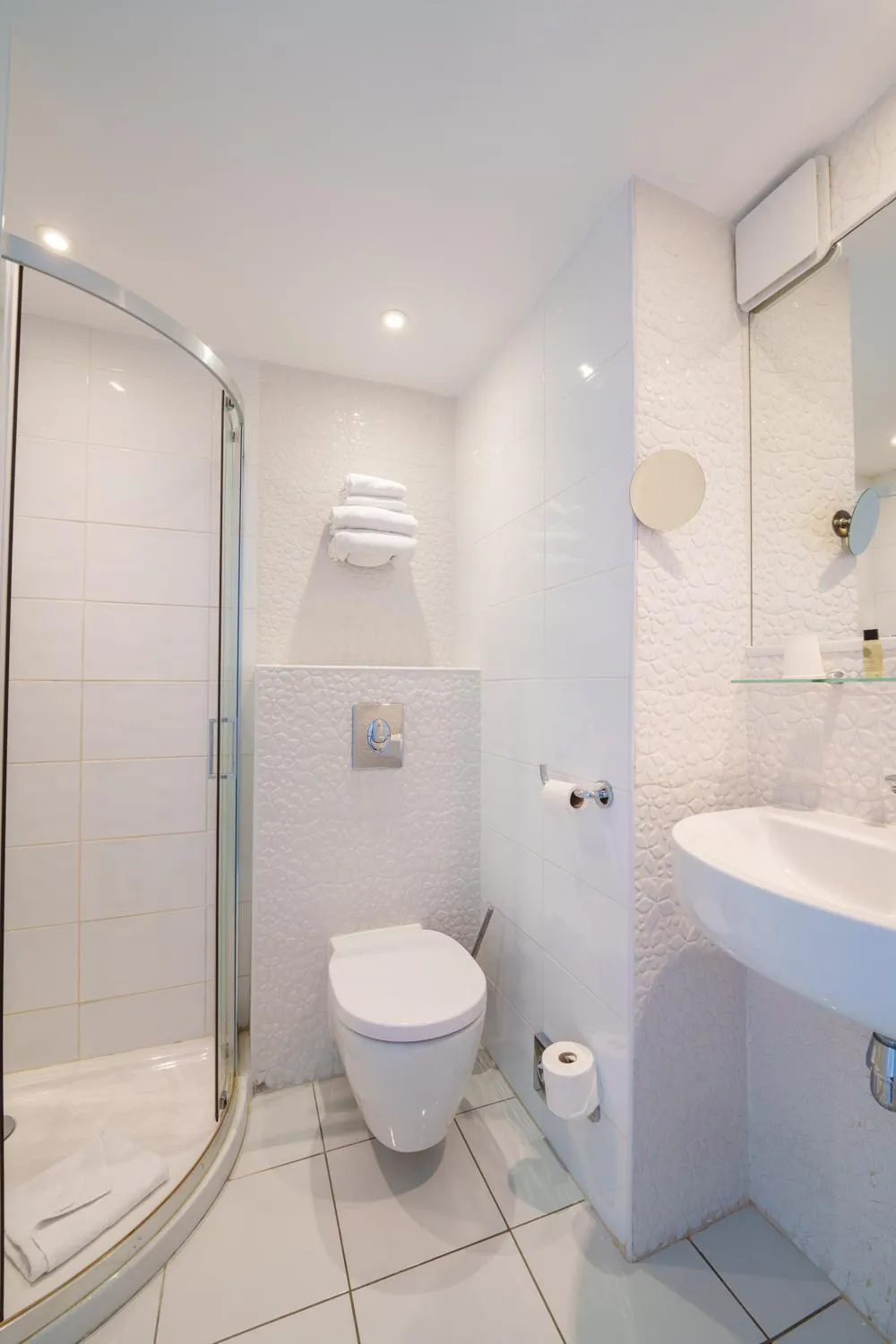 Shower in Nyx Hôtel Indépendant Perpignan Centre Gare