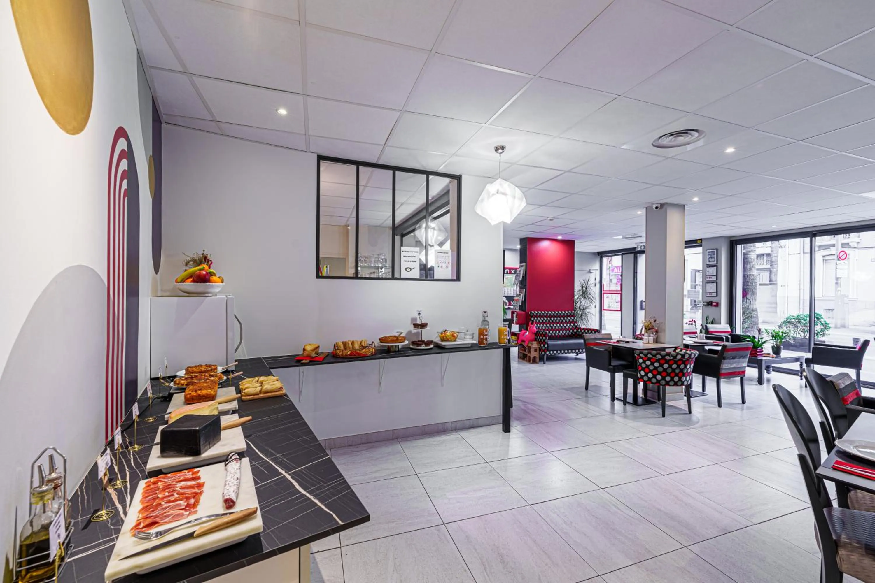 Food and drinks in Nyx Hôtel Indépendant Perpignan Centre Gare