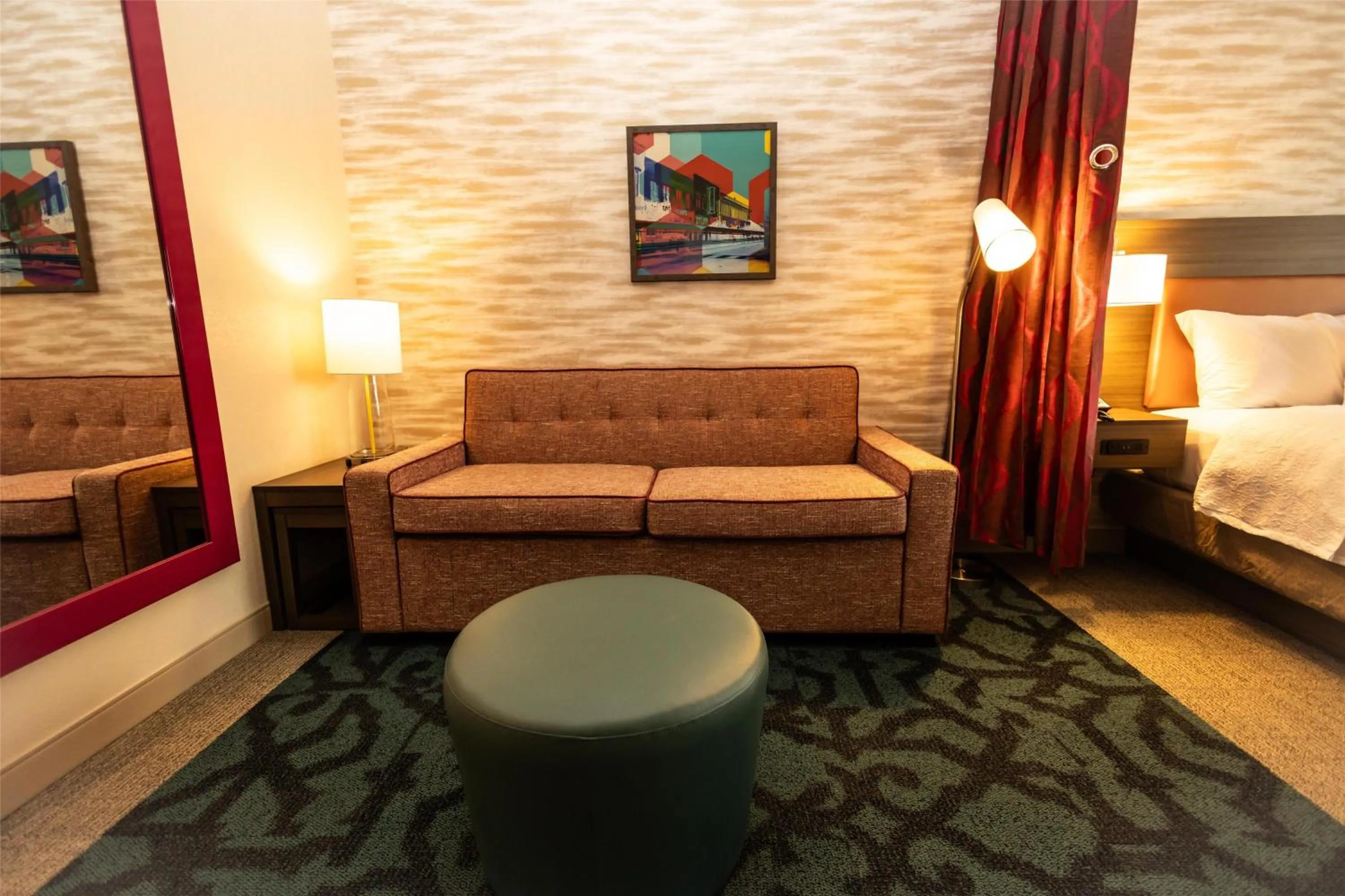 Living room, Bed in Home2 Suites By Hilton Hammond, La