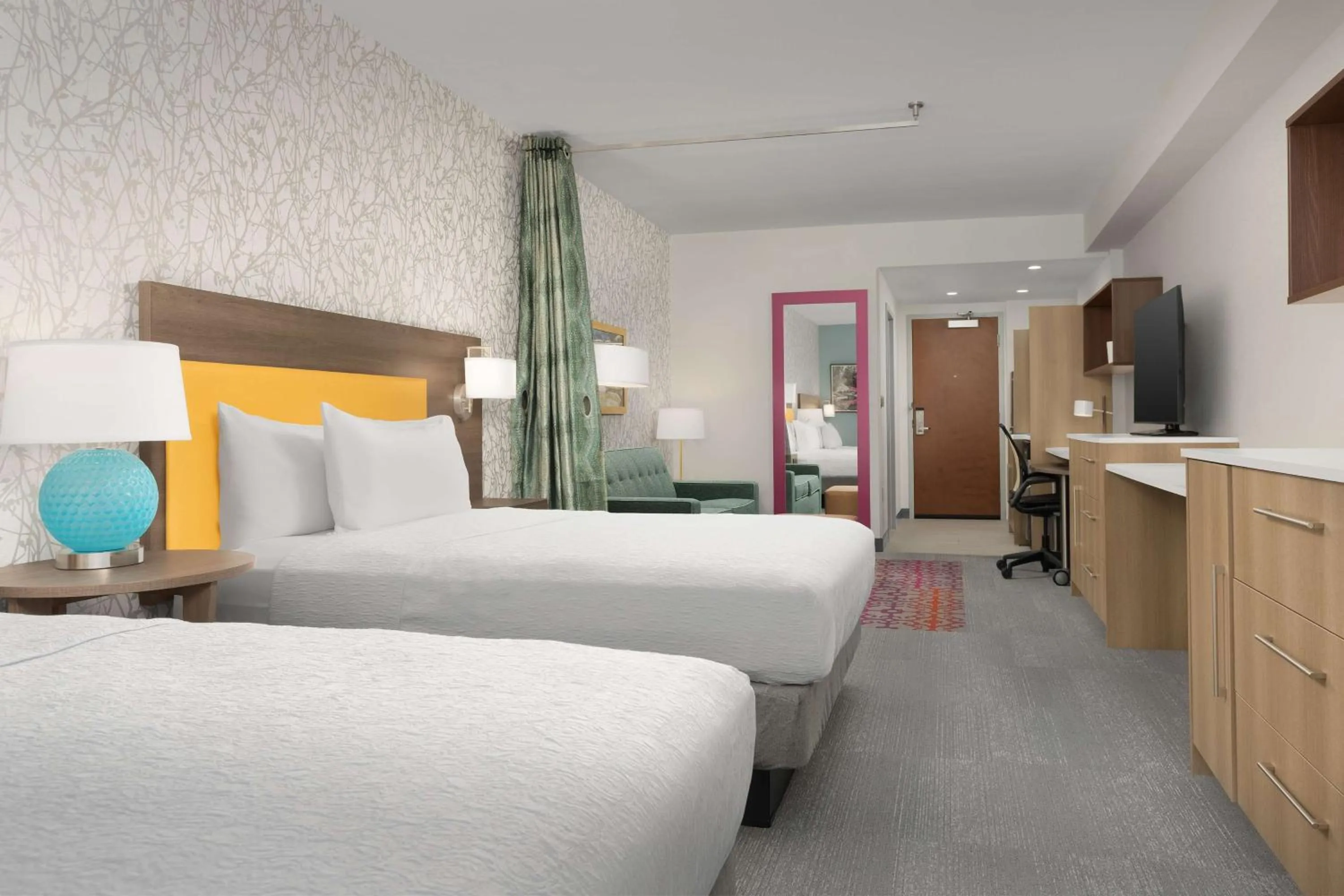 Living room, Bed in Home2 Suites By Hilton Durham University Medical Center