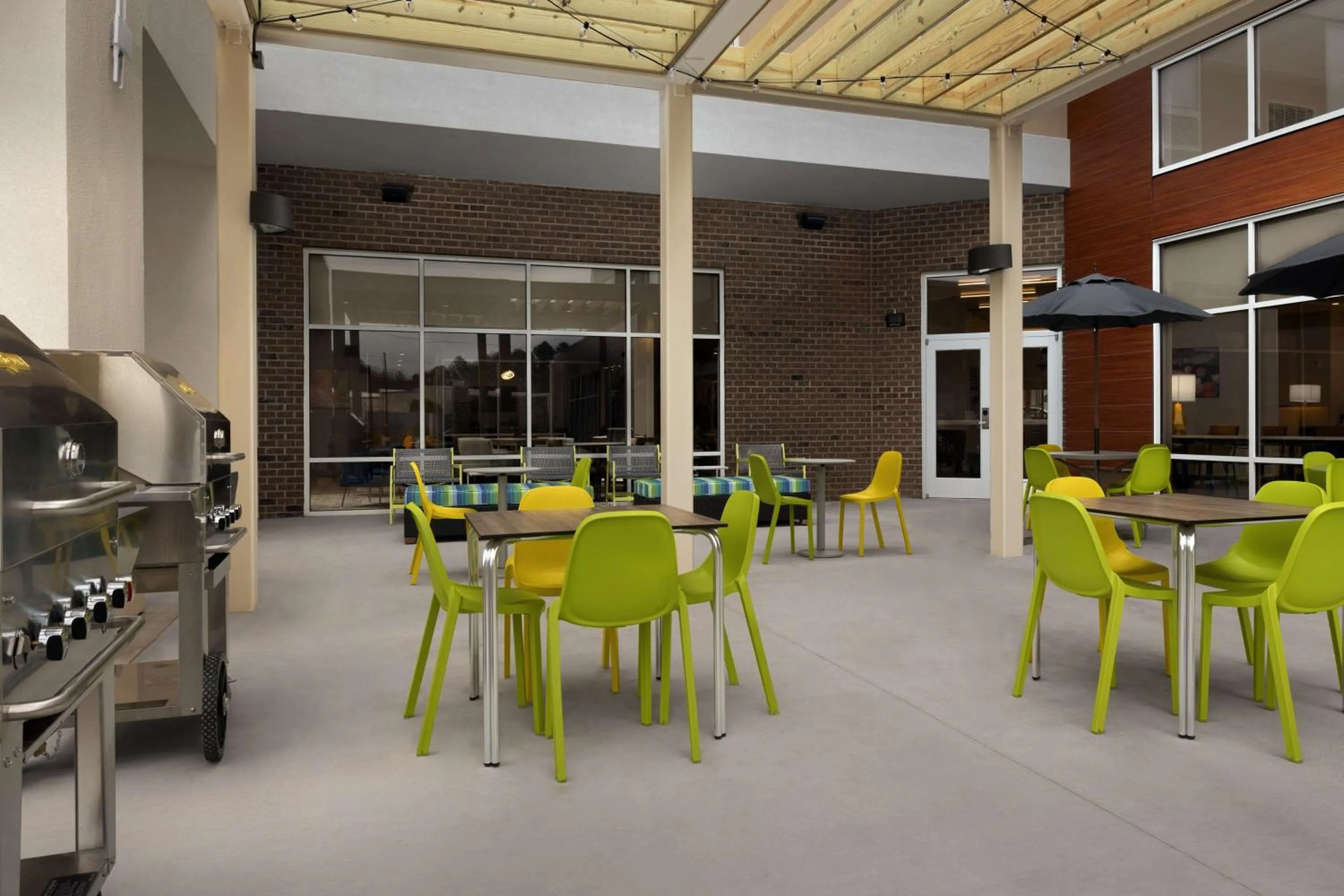 Patio in Hampton Inn & Suites Durham University Medical Center