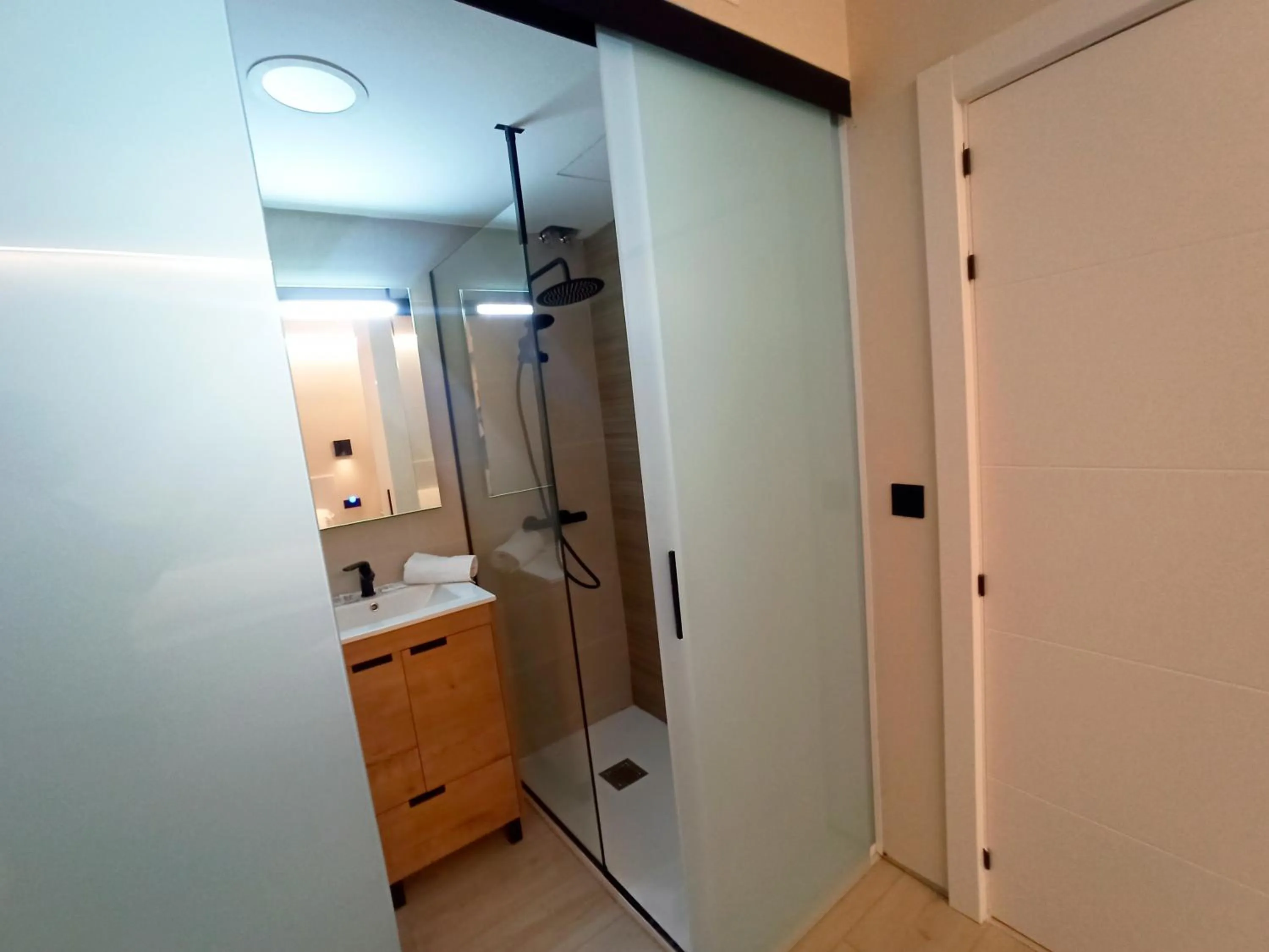 Bathroom in Bahia Rooms Cantabria 3000