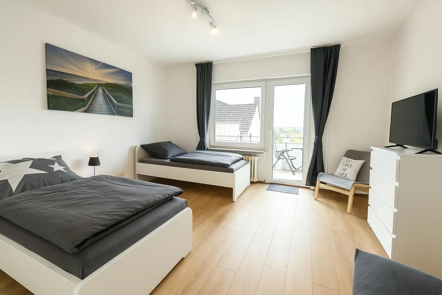 VAZ Apartments Freiheit 1 für Monteure und Fachkräfte, Küche, Balkon, TV, WLAN, Parkplatz, Autobahnähe